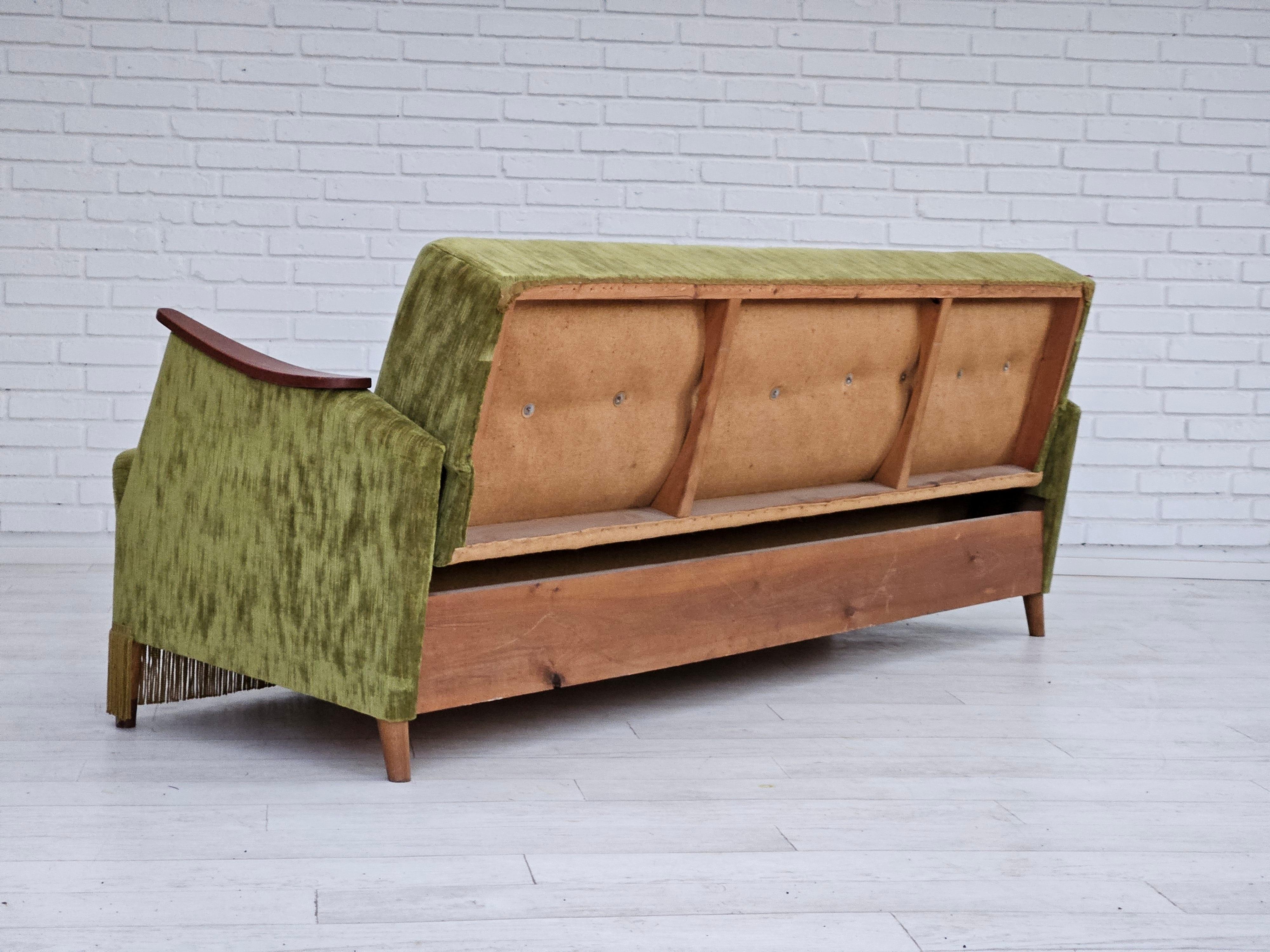 1970s, Danish sleeping foldable sofa, original very good condition. For Sale 3