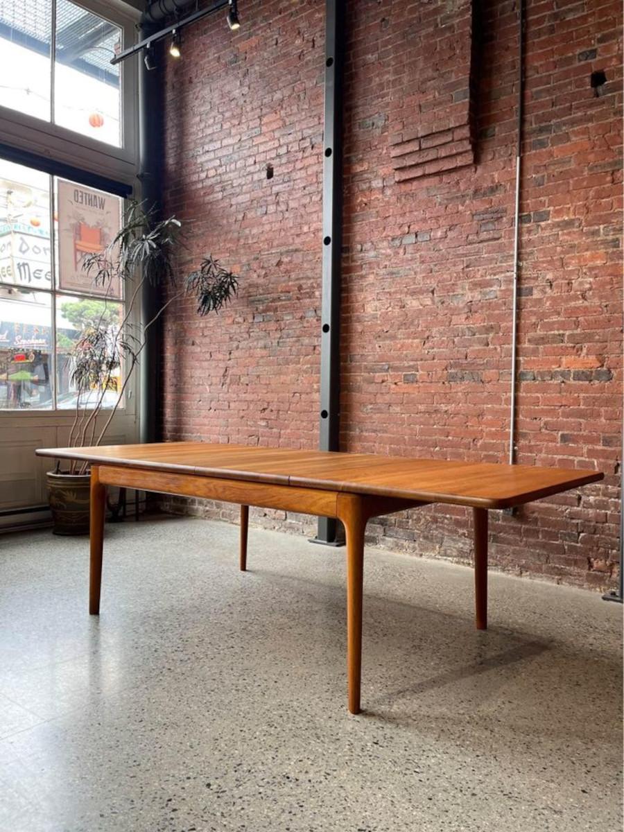 Mid-Century Modern 1970’s Danish solid teak dining table by Glostrup Møbelfabrik