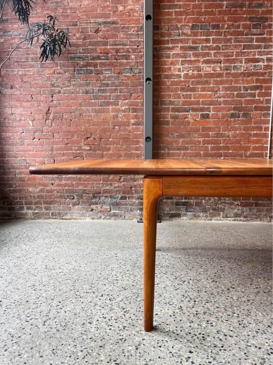 1970’s Danish solid teak dining table by Glostrup Møbelfabrik In Excellent Condition For Sale In Victoria, BC