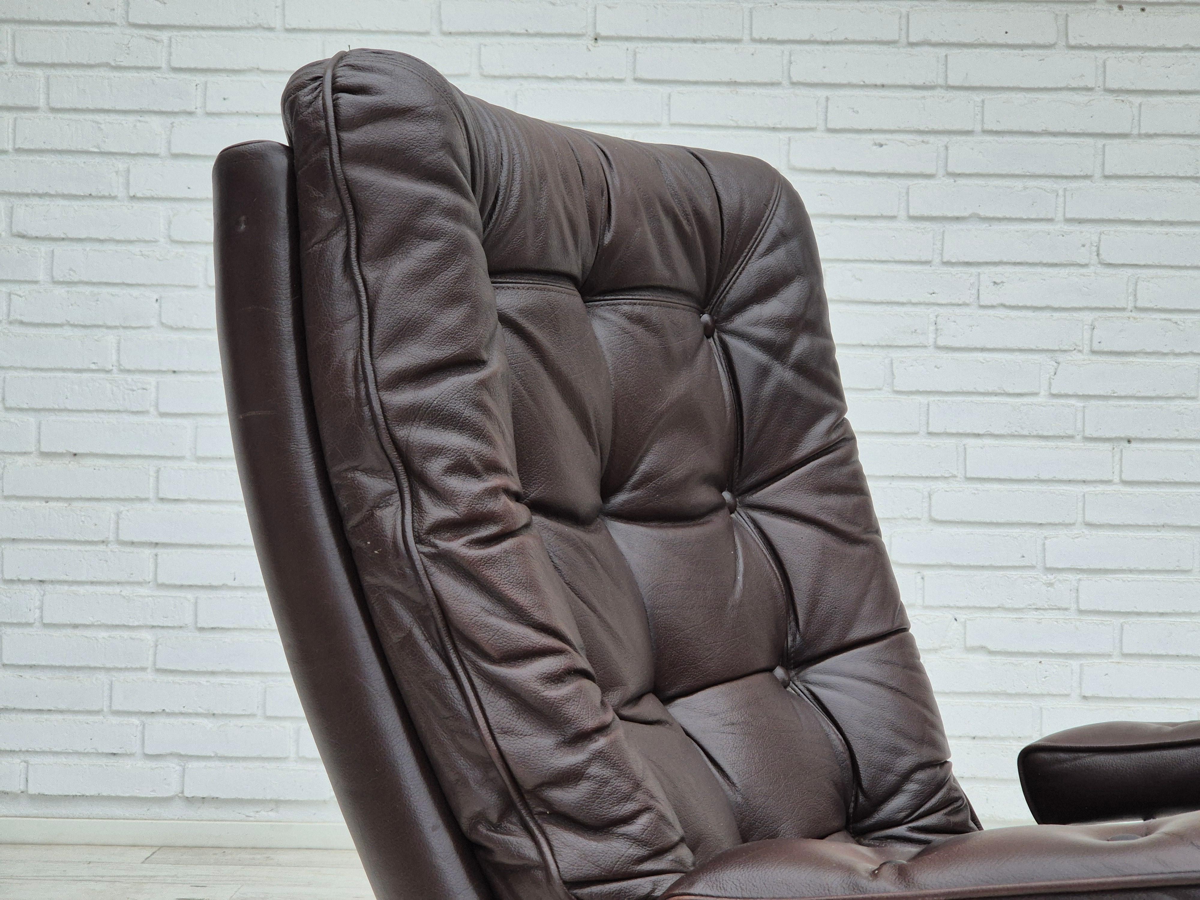 1970s, Danish swivel chair, original condition, brown furniture leather. For Sale 4