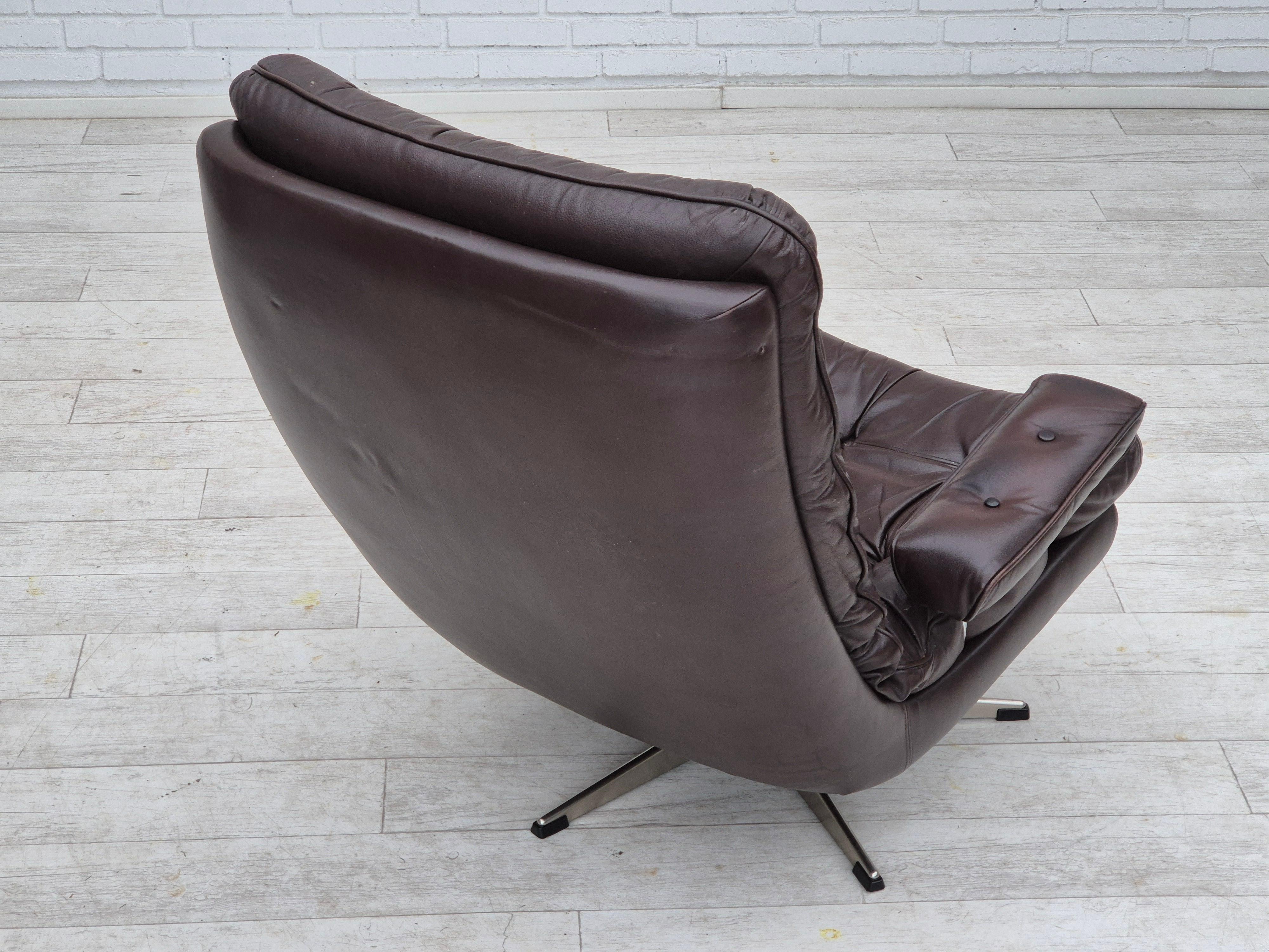 1970s, Danish swivel chair, original condition, brown furniture leather. For Sale 9