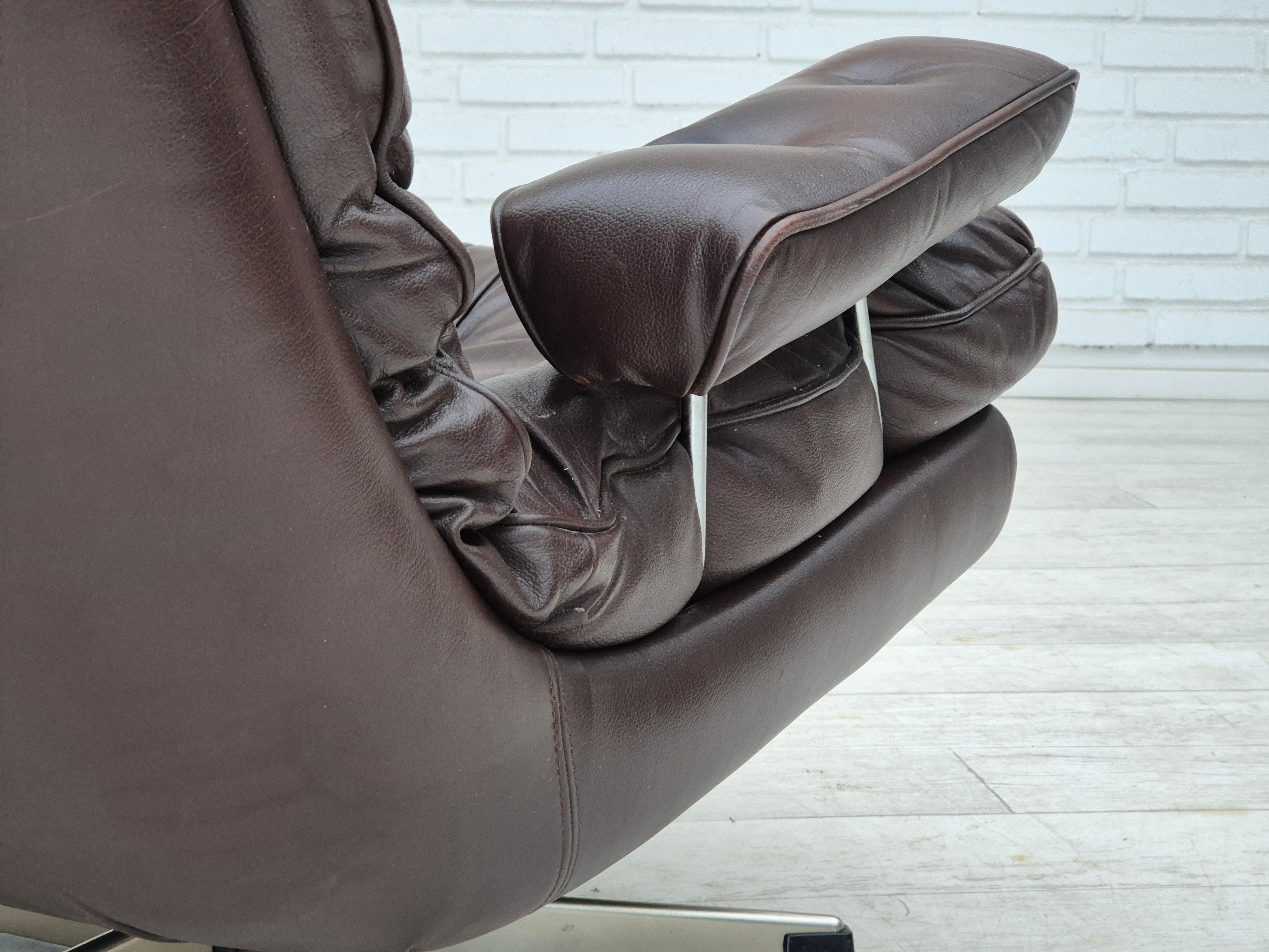1970s, Danish swivel chair, original condition, brown furniture leather. For Sale 10