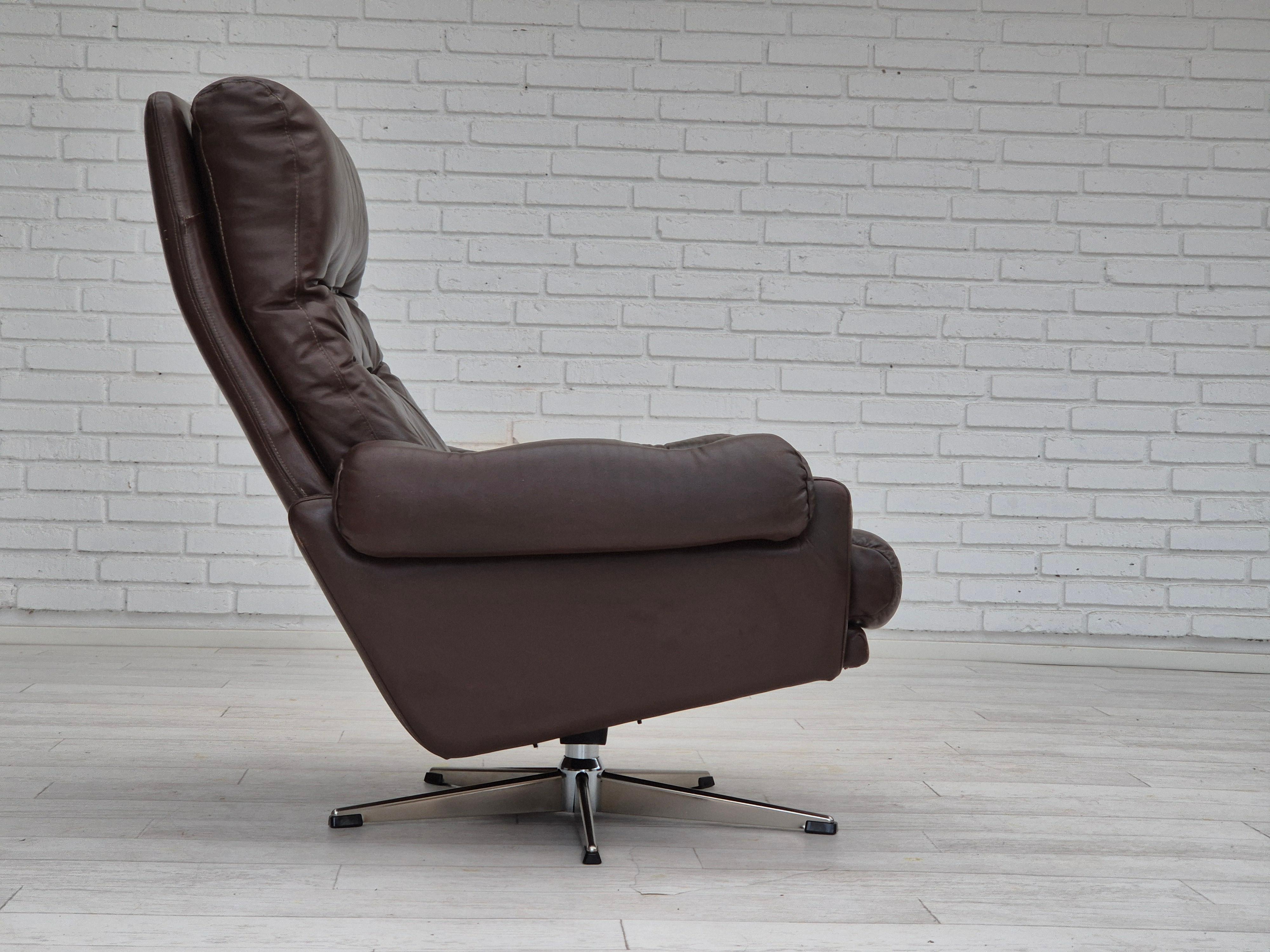 1970s, Danish swivel chair in original very good condition: no smells, no stains, stable construction. Classic Danish 70s design. Original brown leather, steel. Manufactured by Danish furniture maker in about 1970s. The chair was checked by