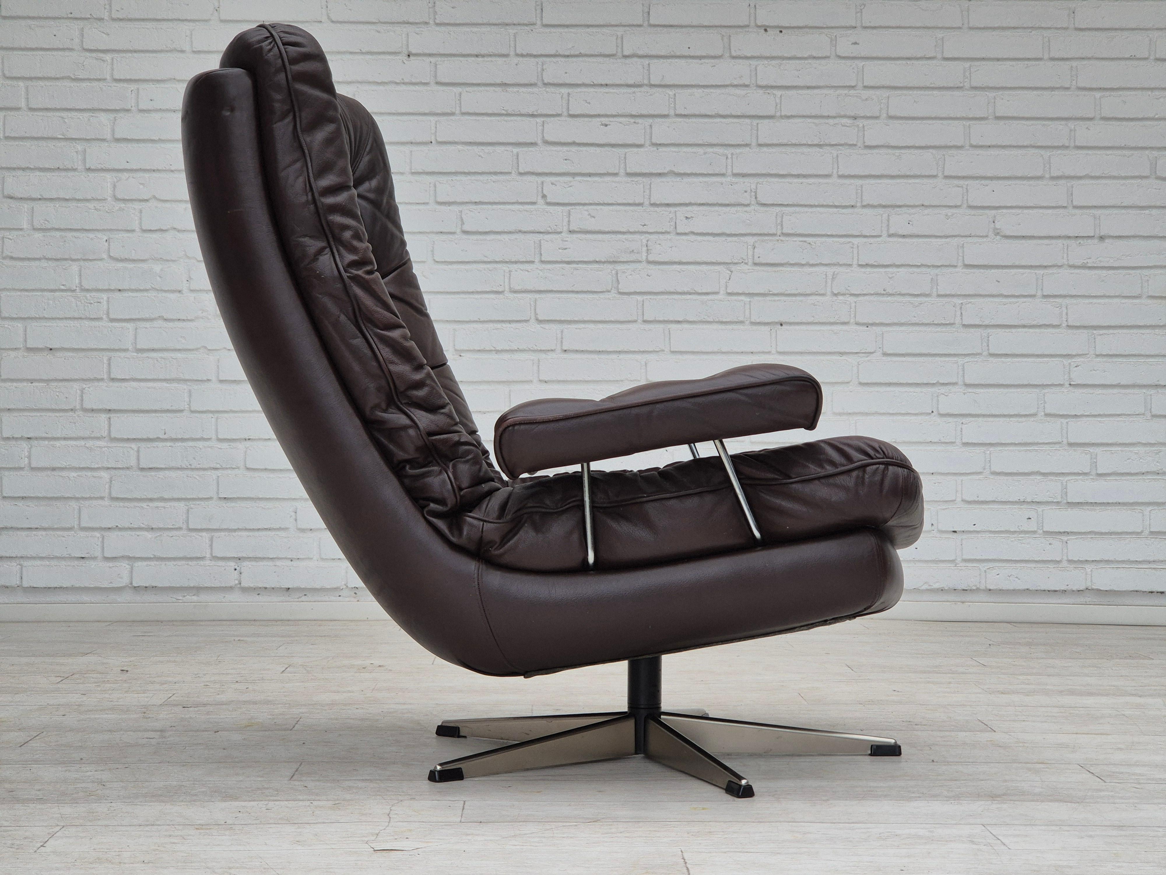 1970s, Danish swivel chair, original condition, brown furniture leather. In Good Condition For Sale In Tarm, 82
