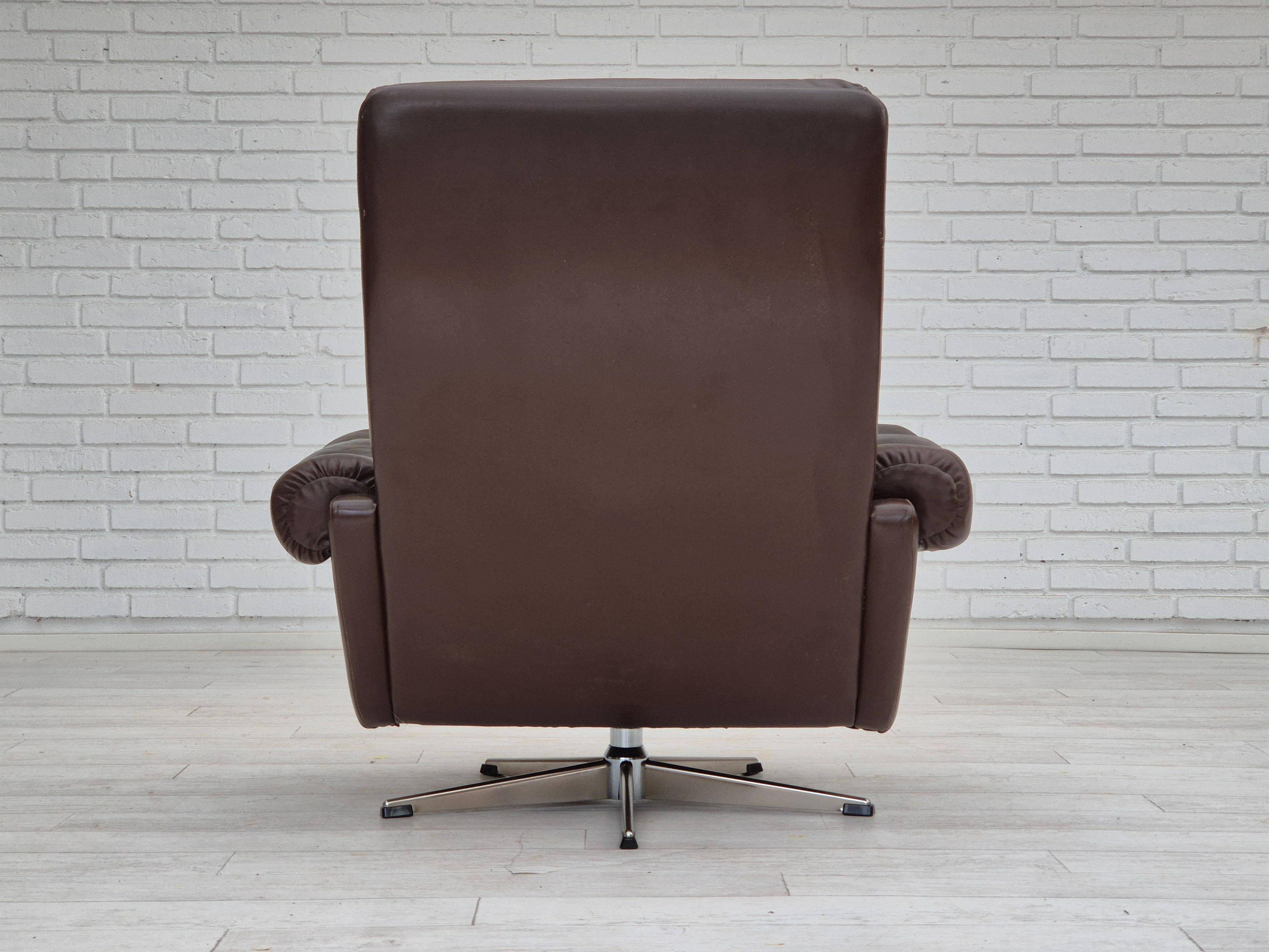 1970s, Danish swivel chair, original condition, brown furniture leather. In Good Condition For Sale In Tarm, 82