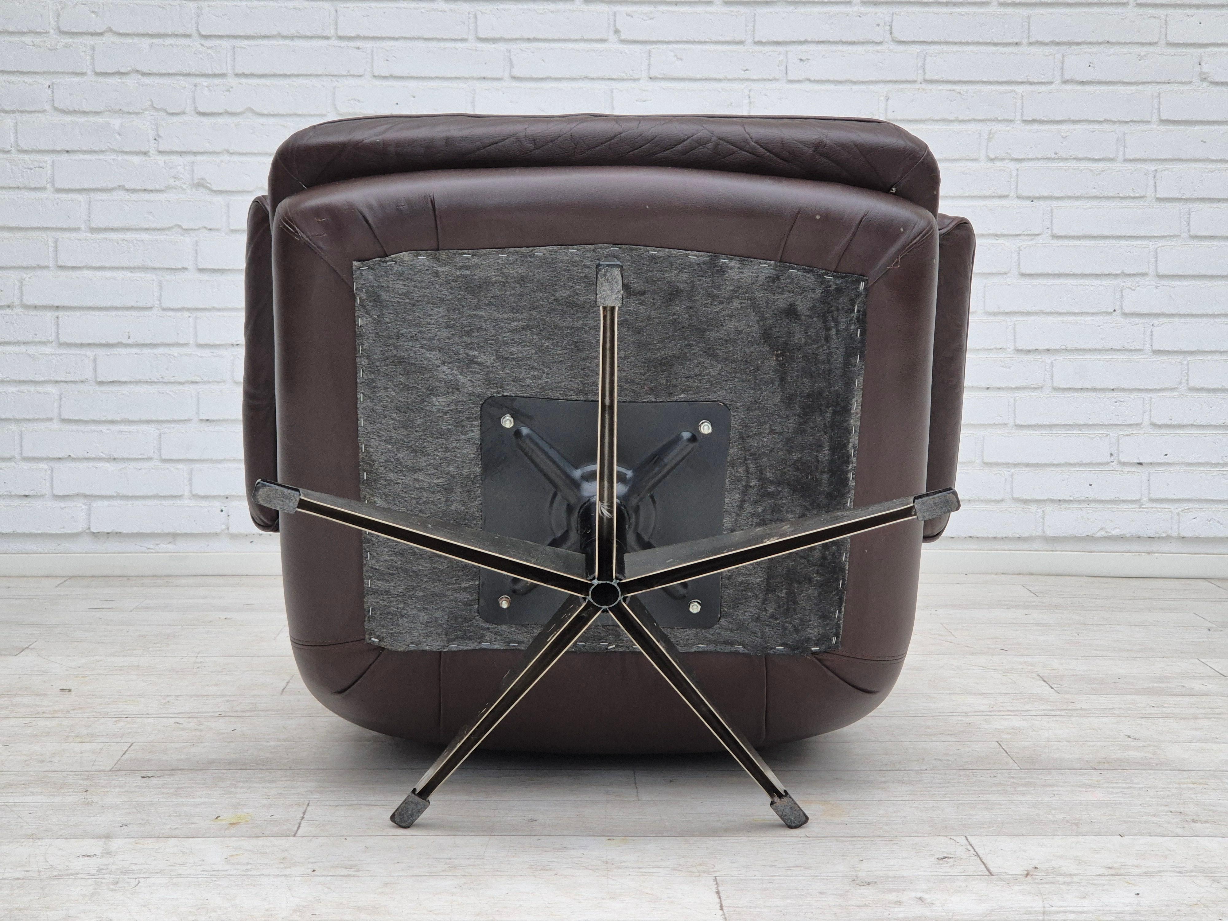 1970s, Danish swivel chair, original condition, brown furniture leather. For Sale 2