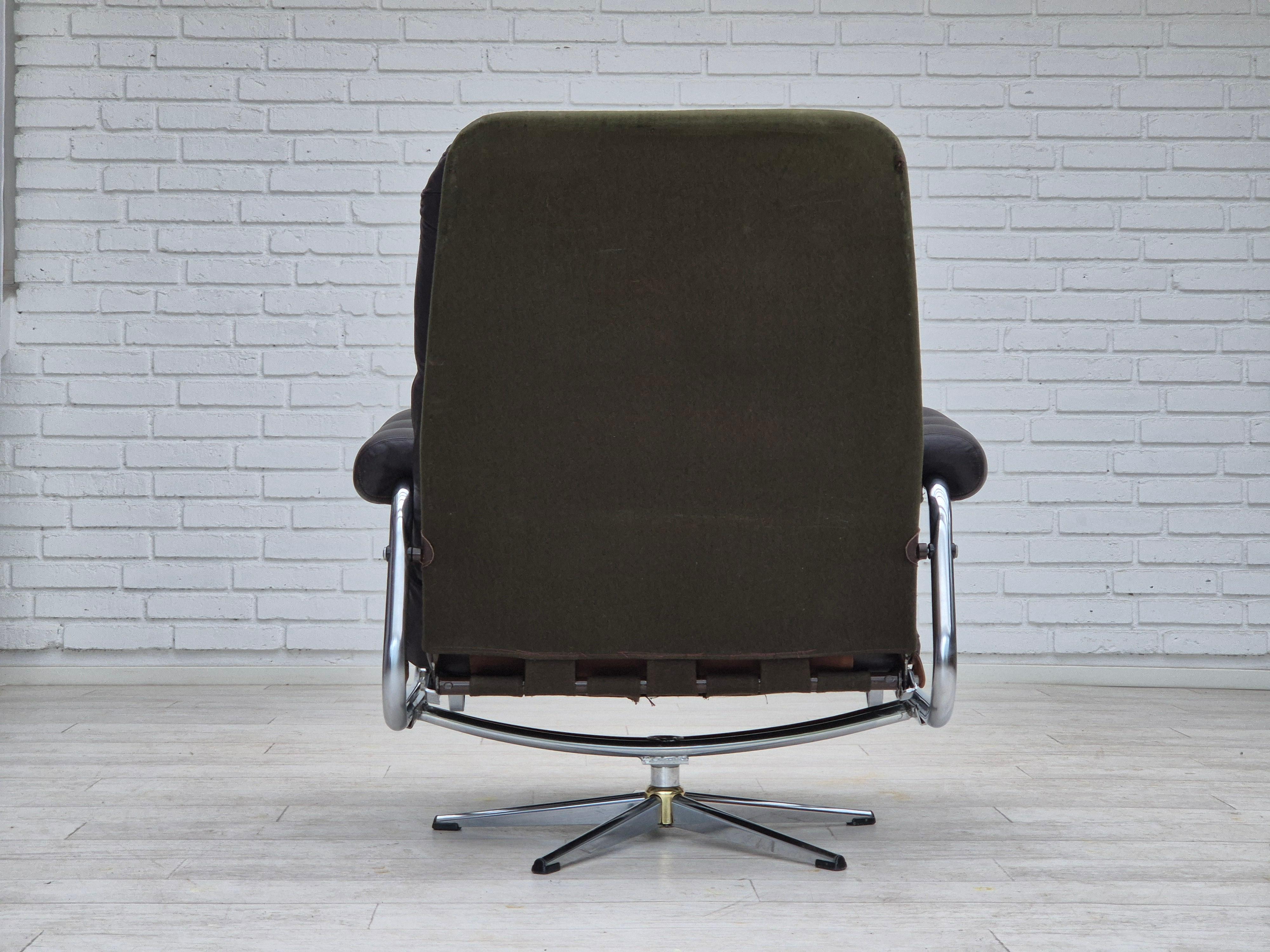 1970s, Danish swivel chair, original condition, leather, chrome steel. For Sale 7