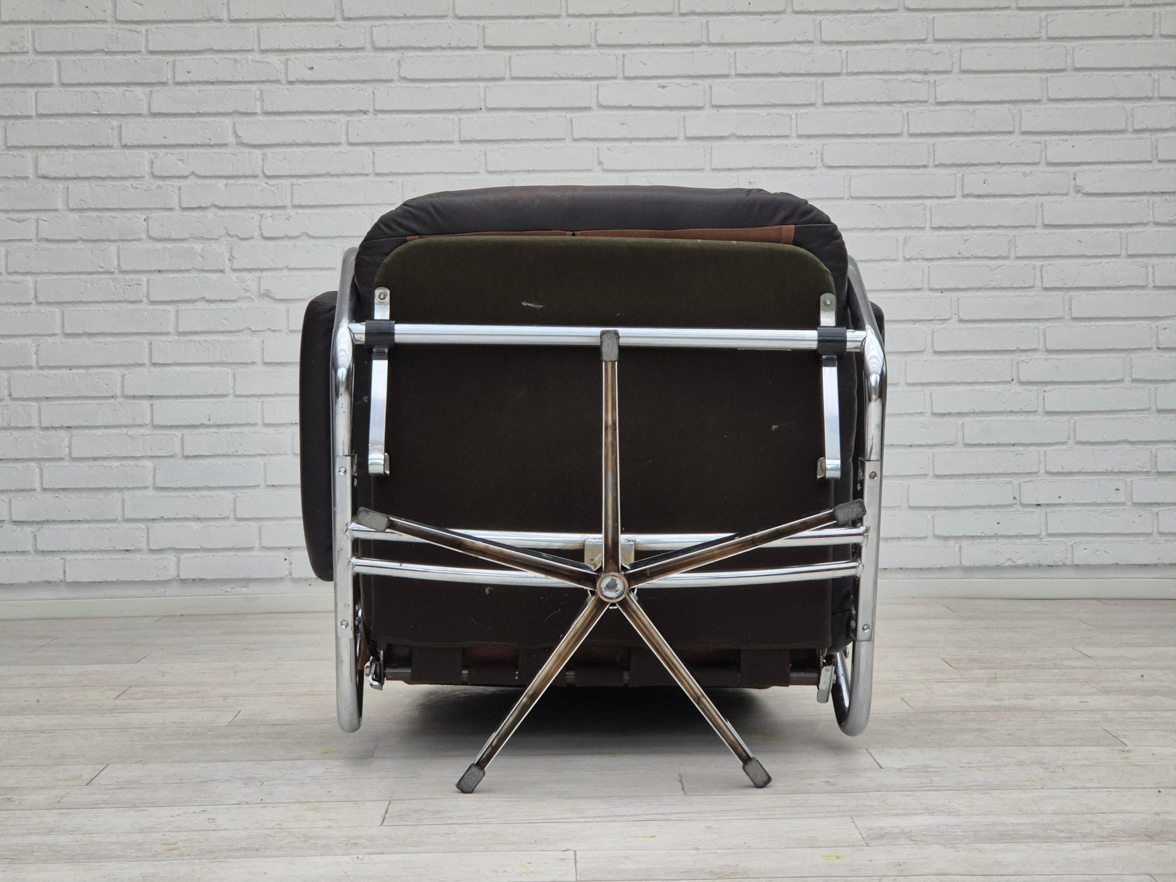 1970s, Danish swivel chair, original condition, leather, chrome steel. For Sale 8