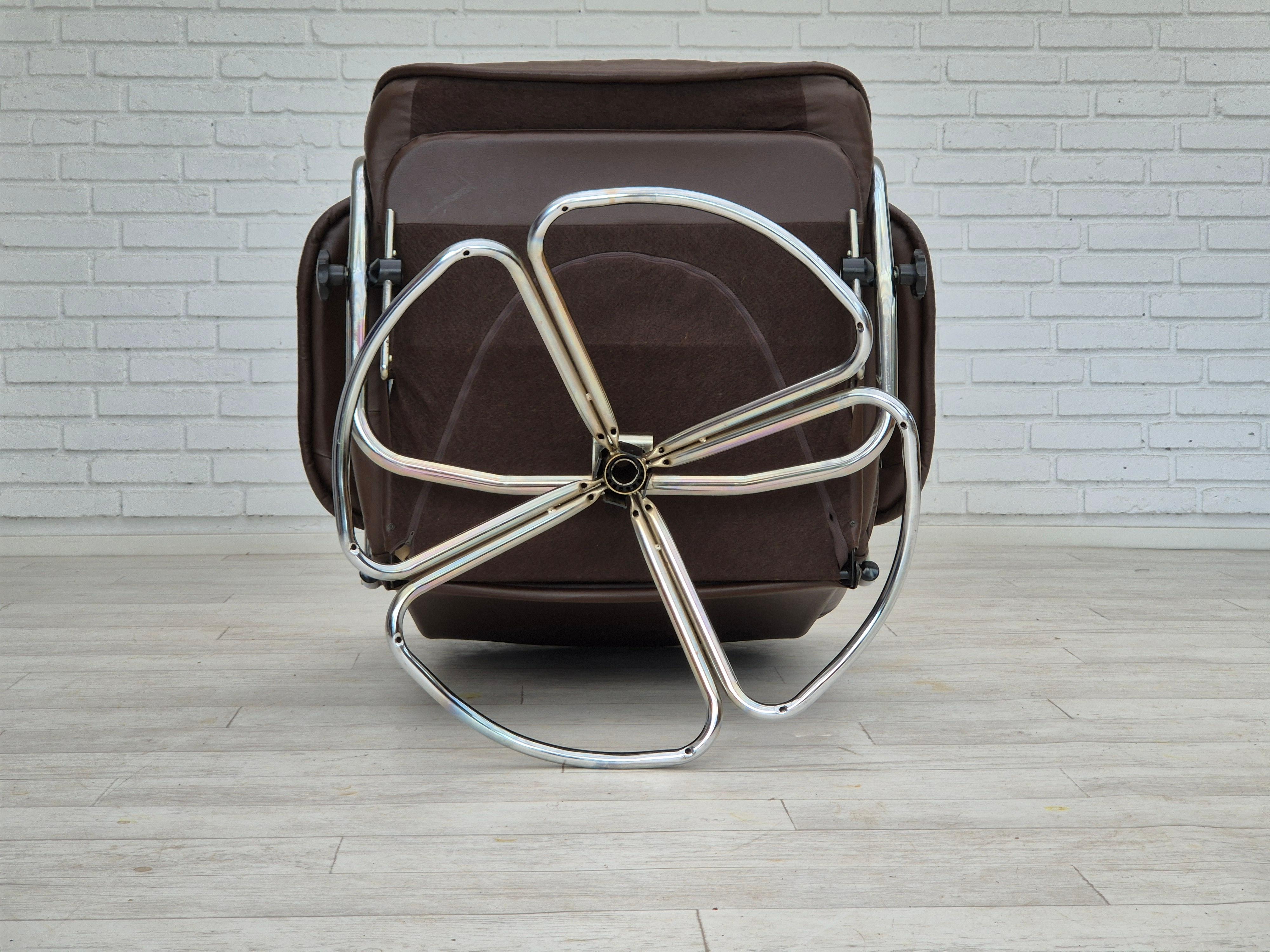 1970s, Danish swivel chair, original condition, leather, chrome steel. For Sale 11