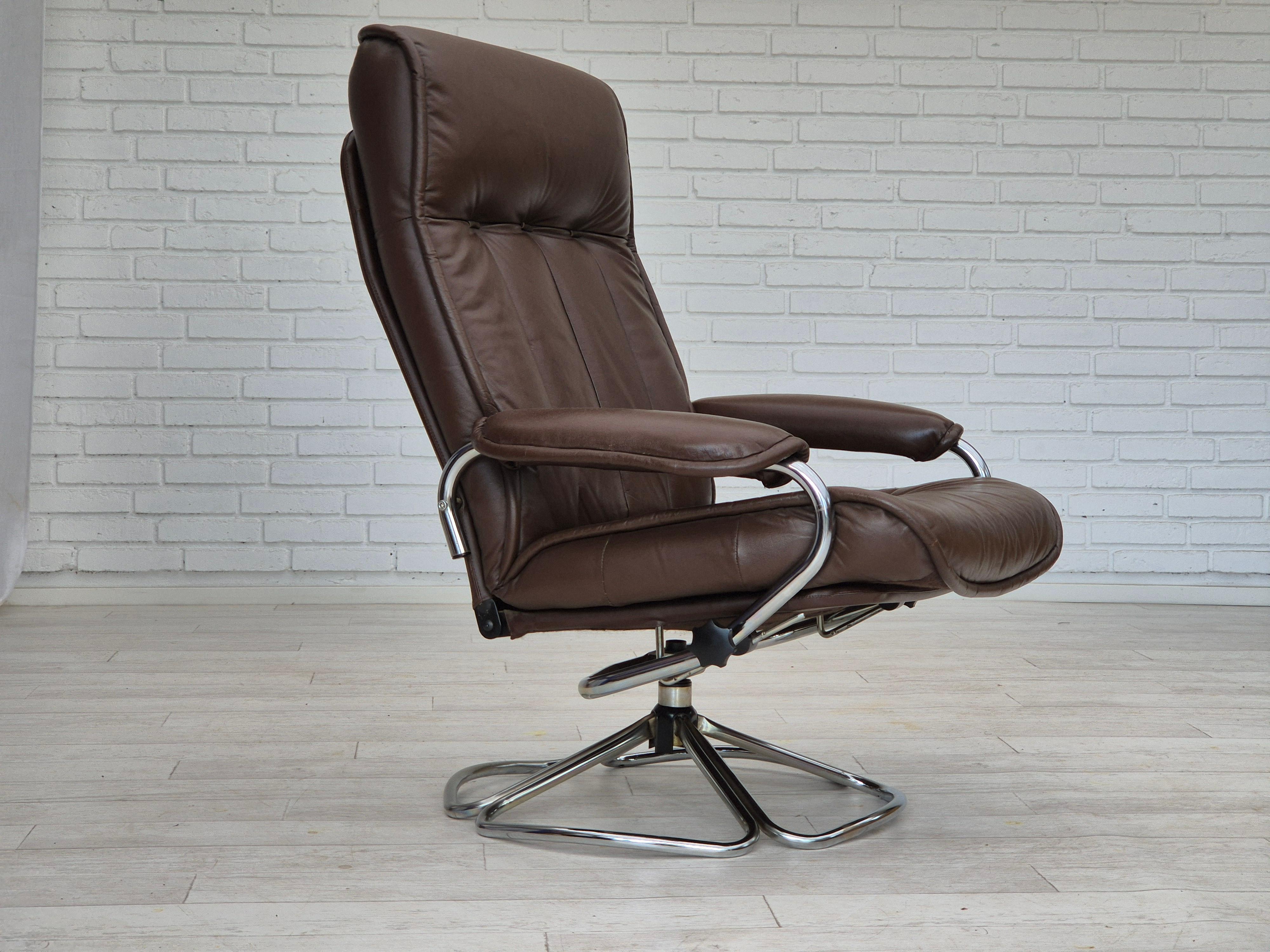 1970s, Scandinavian swivel chair in original very good condition: no smells and no stains. Brown leather, chrome steel. Adjustable seat/back. Manufactured by Norwegian or Danish furniture manufacturer in the late 70s.