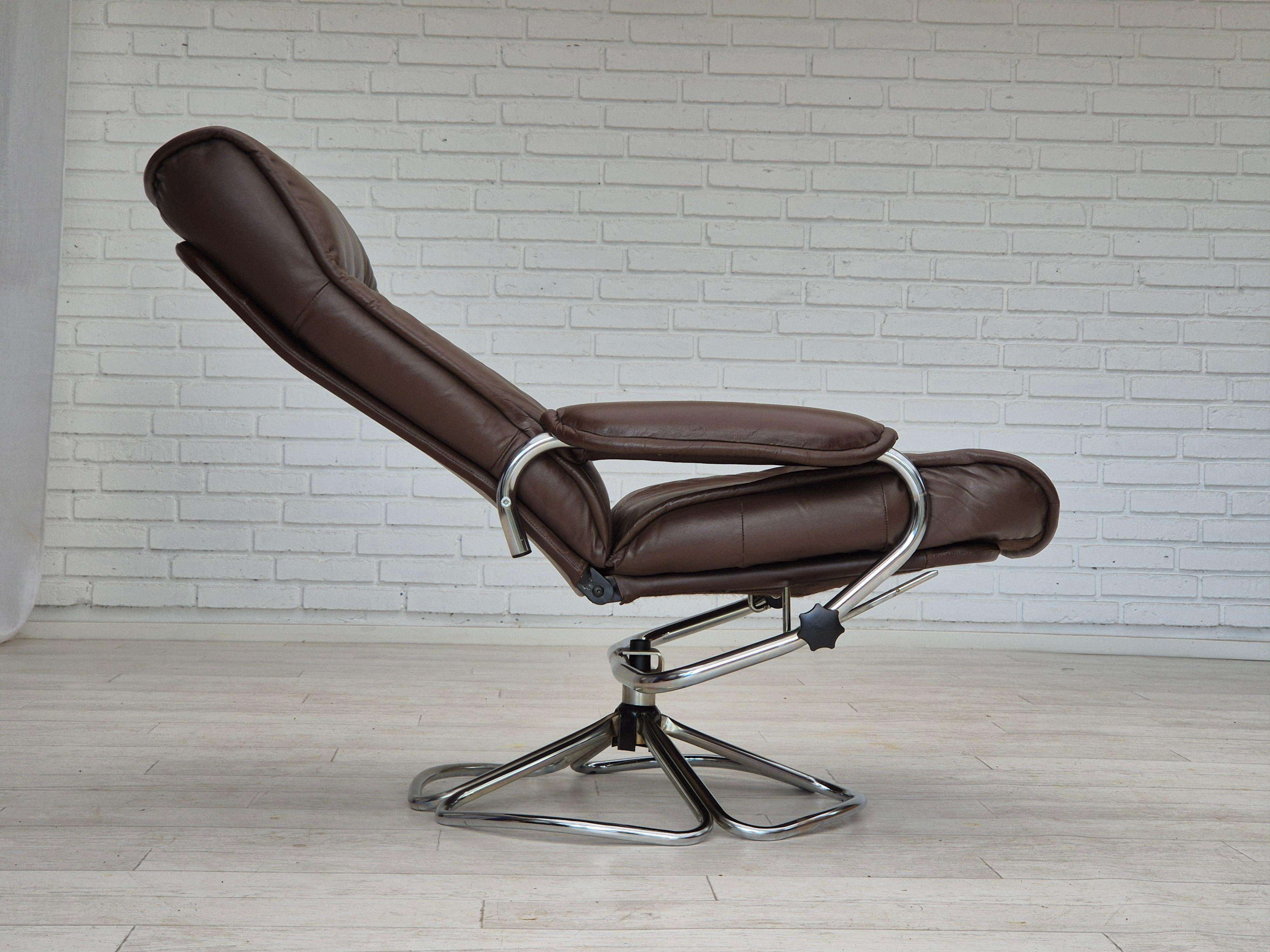 1970s, Danish swivel chair, original condition, leather, chrome steel. In Good Condition For Sale In Tarm, 82
