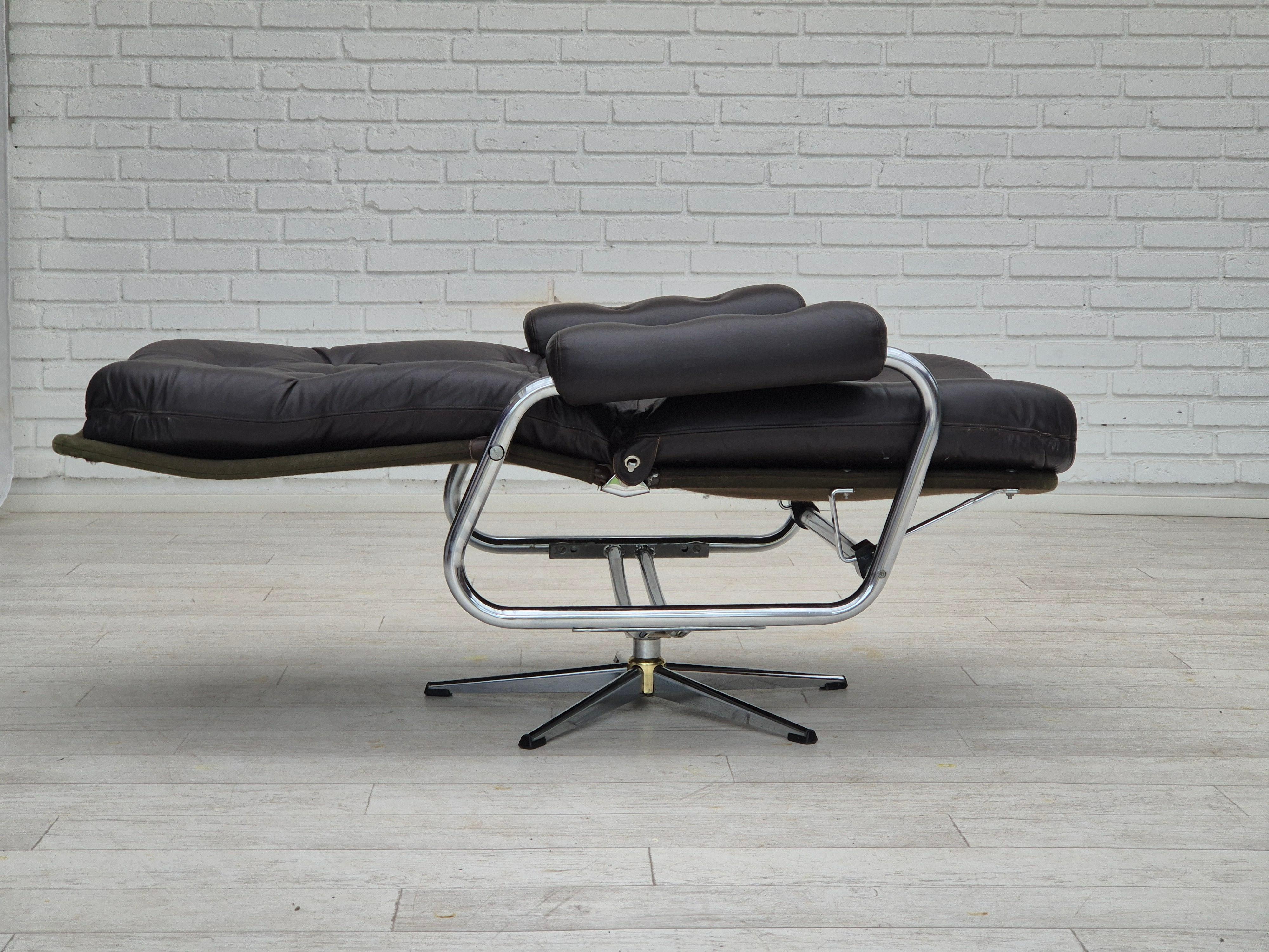 Leather 1970s, Danish swivel chair, original condition, leather, chrome steel. For Sale