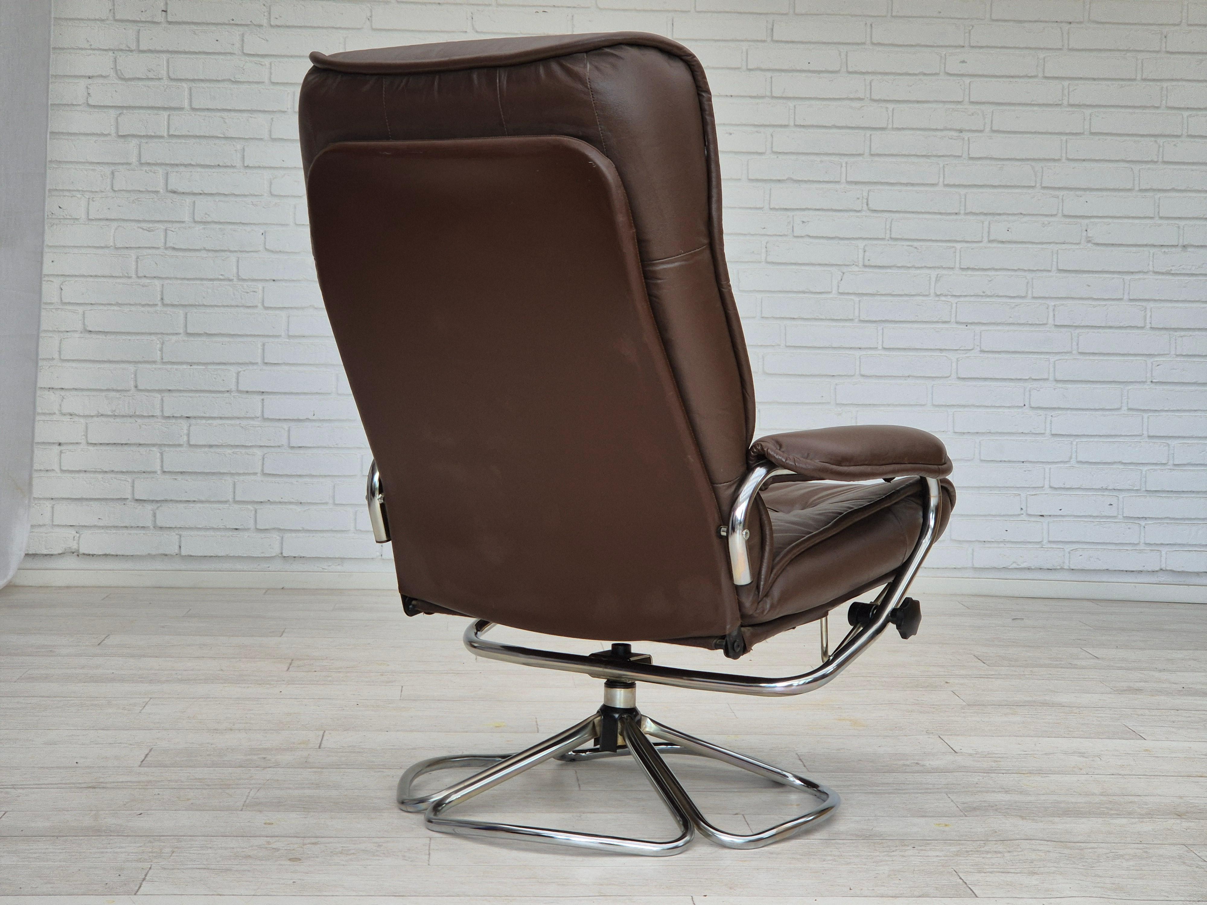 Steel 1970s, Danish swivel chair, original condition, leather, chrome steel. For Sale
