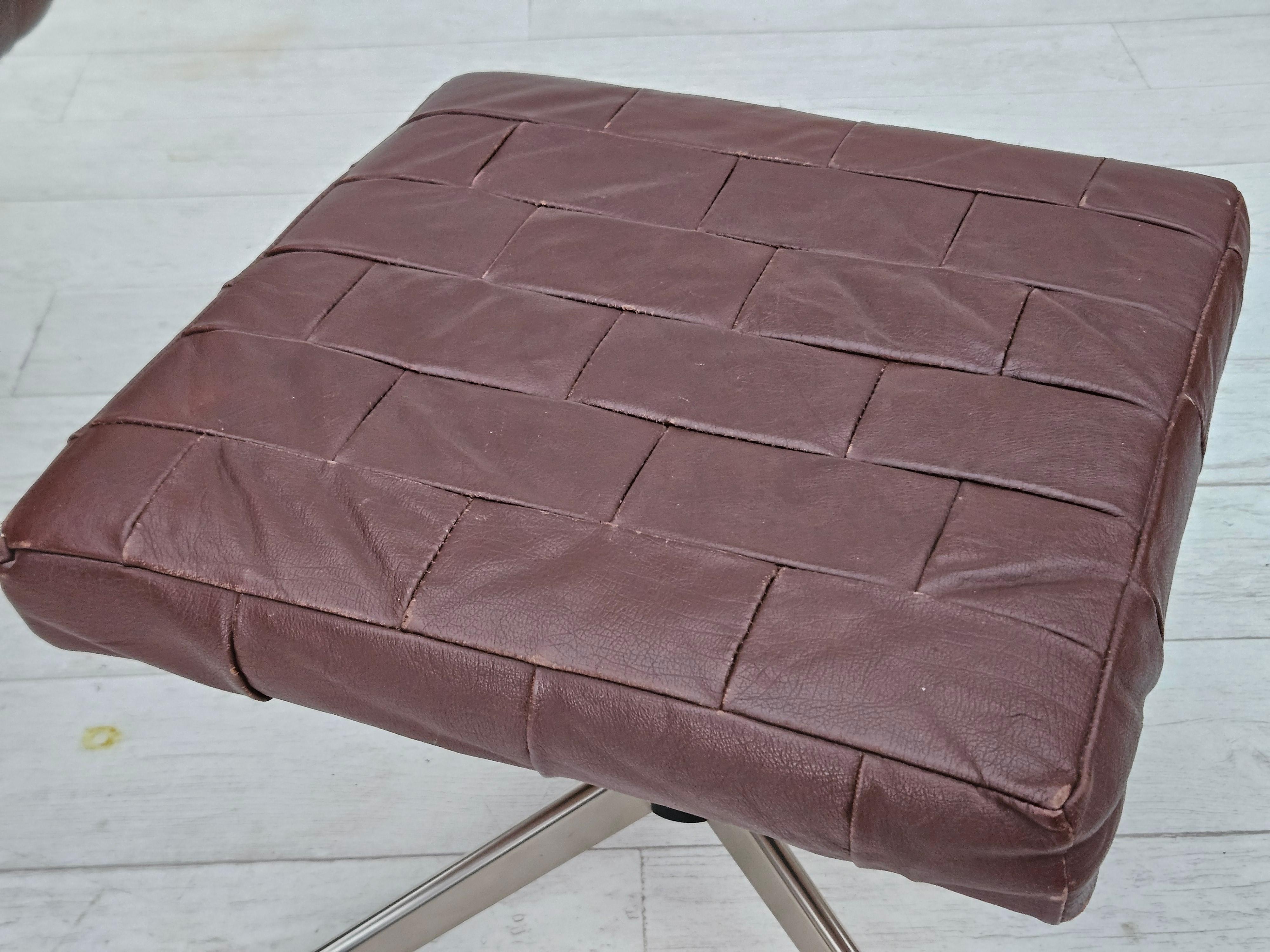 1970, chaise pivotante danoise avec pouf, bon état d'origine, cuir. en vente 12