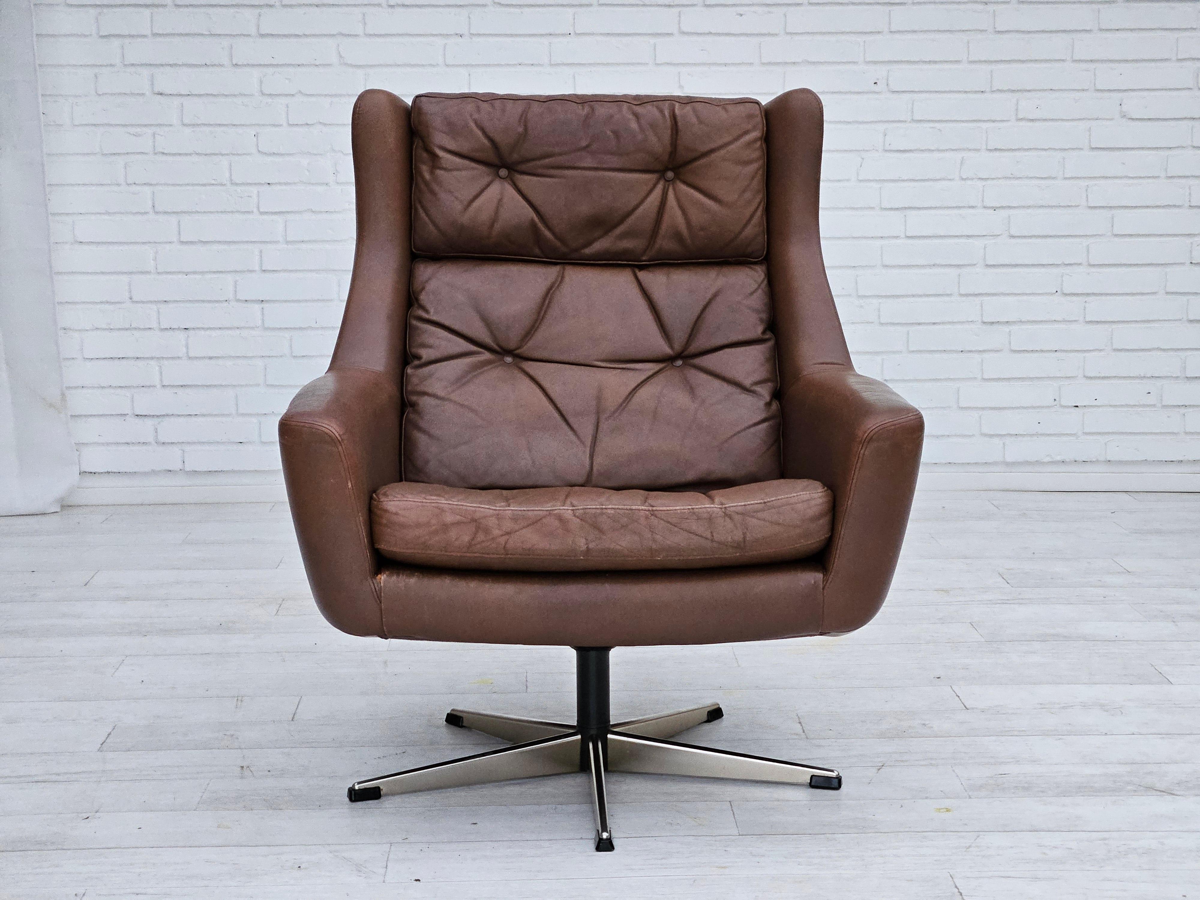 1970s, Danish swivel chair with footstool, original good condition, leather. In Good Condition For Sale In Tarm, 82