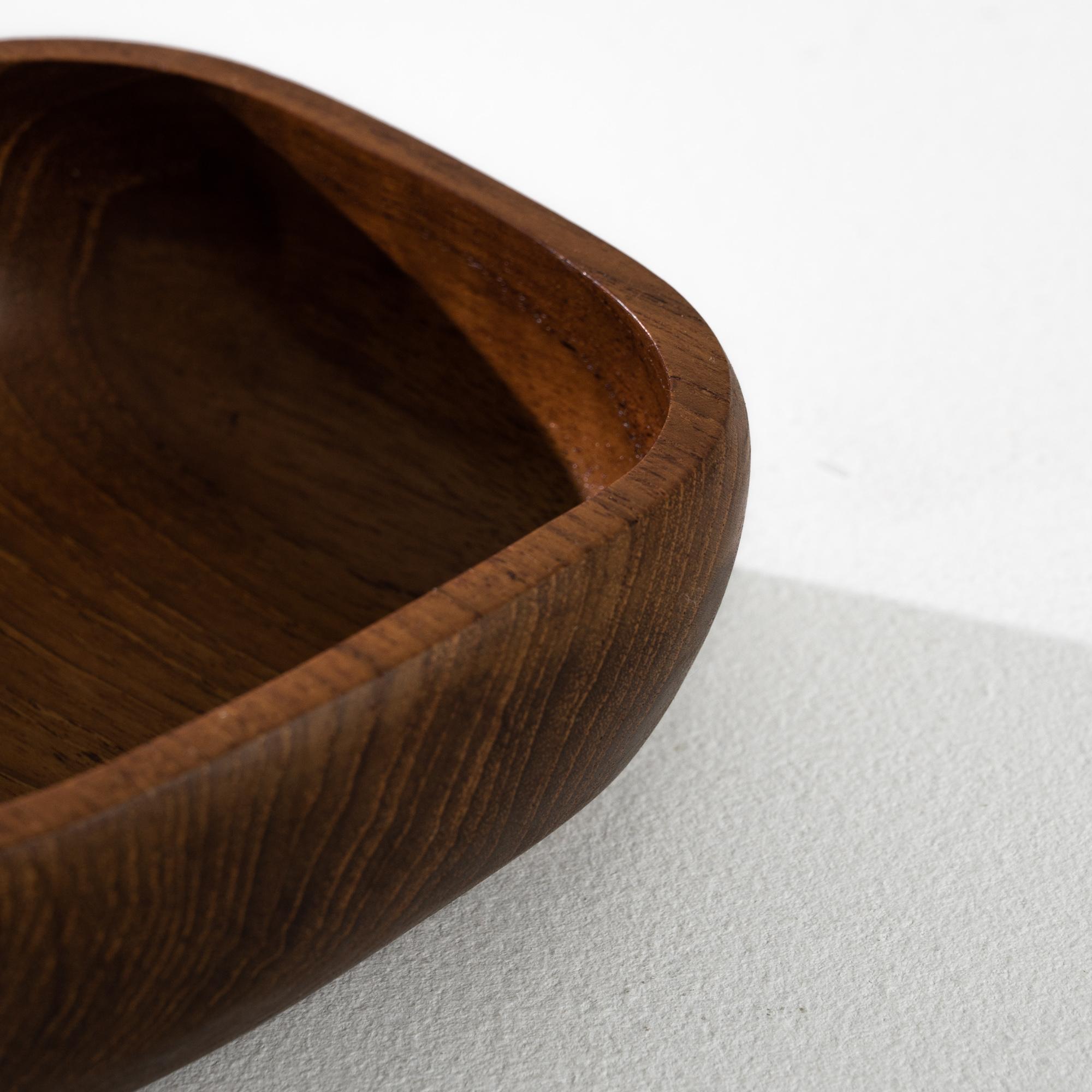 1970s Danish Teak Bowl In Good Condition For Sale In High Point, NC