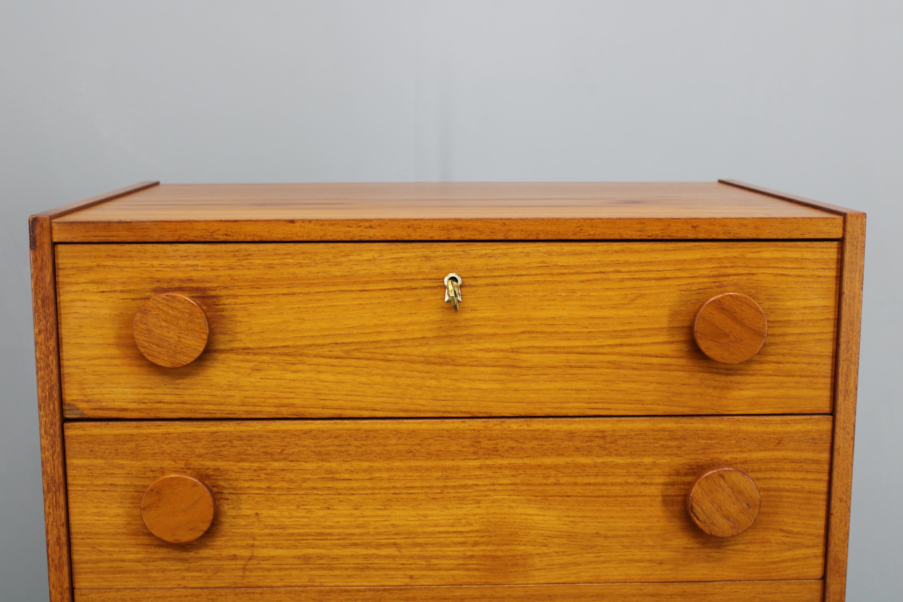 1970er Jahre Dänische Kommode aus Teakholz im Angebot 6