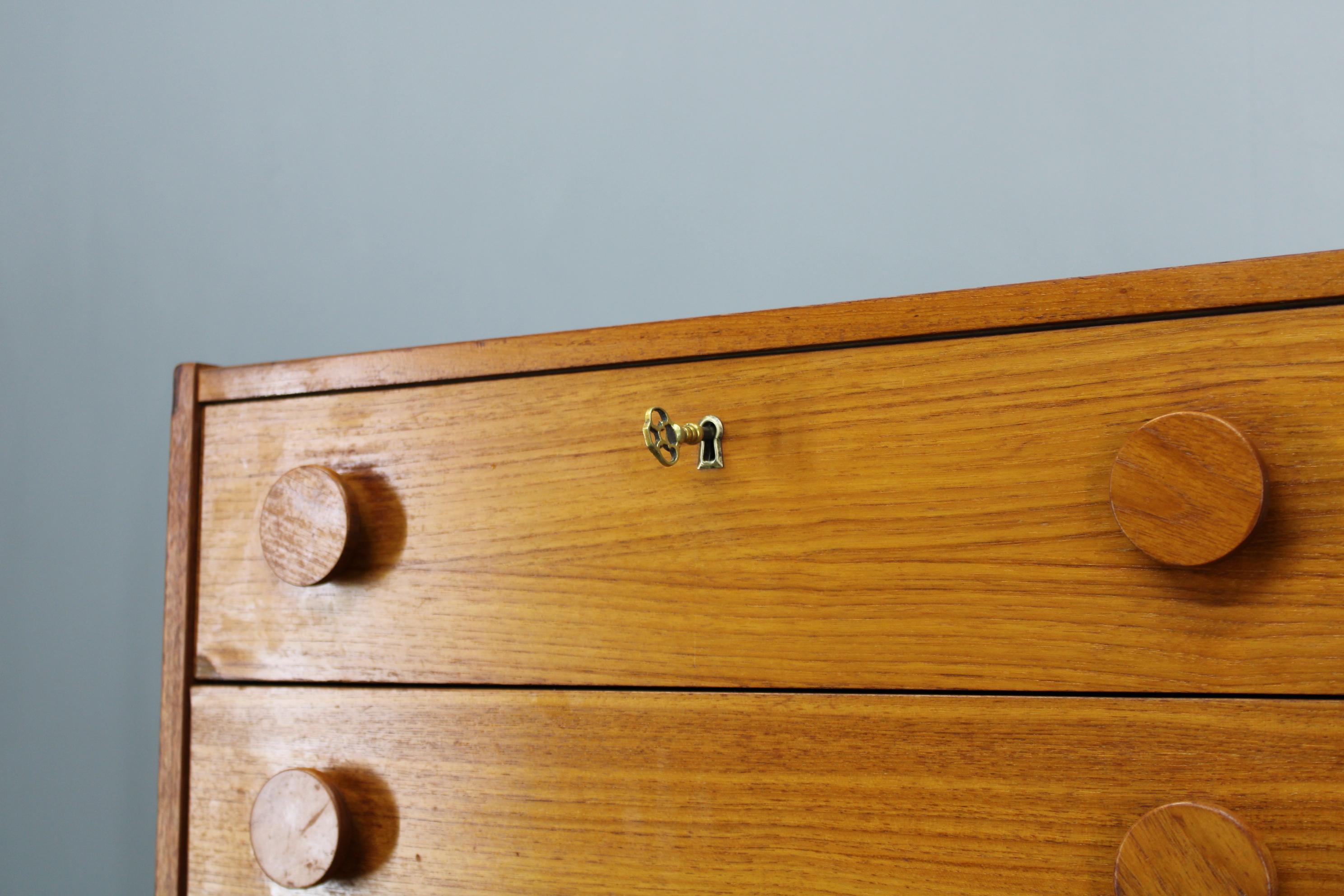 1970er Jahre Dänische Kommode aus Teakholz im Angebot 7