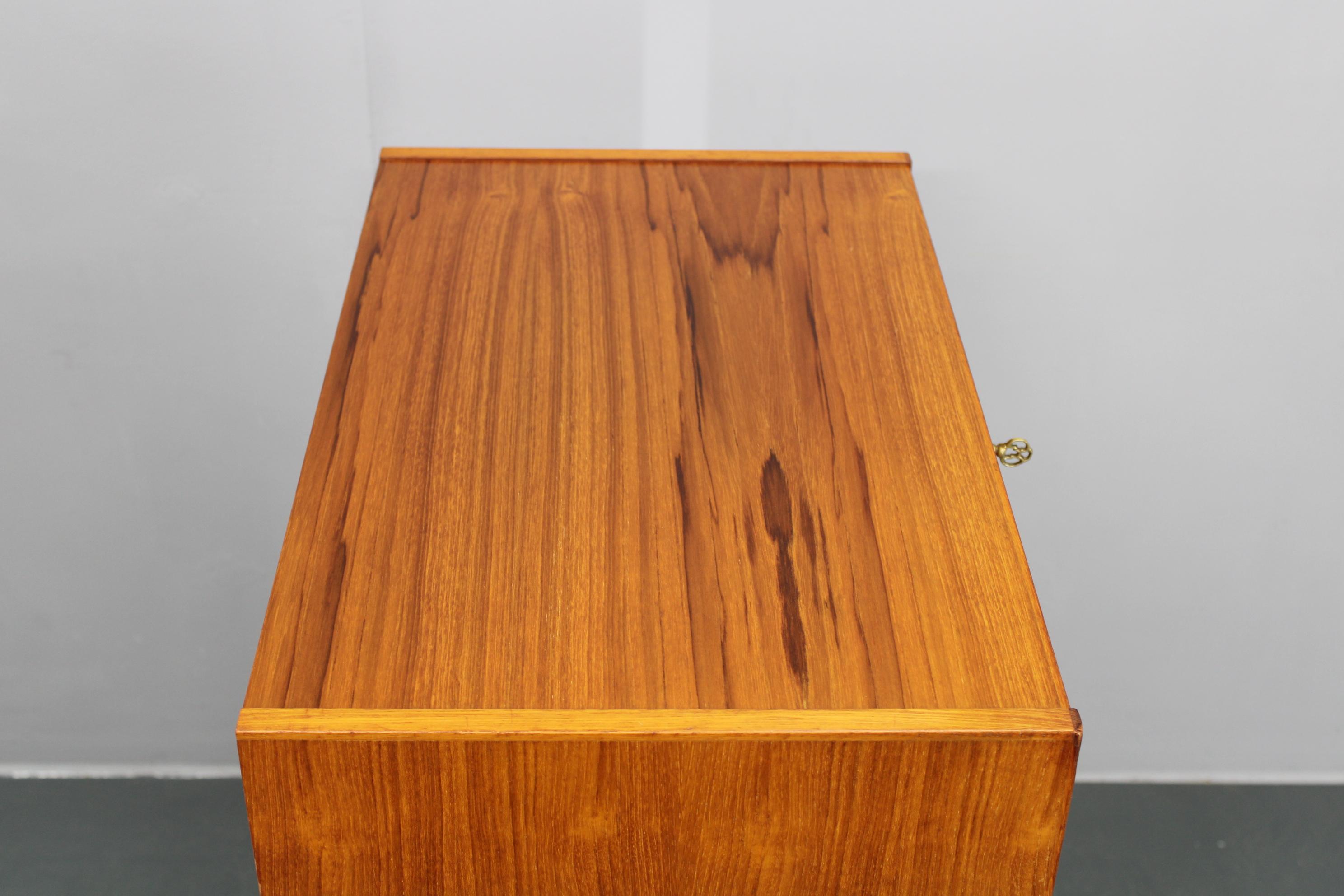 1970er Jahre Dänische Kommode aus Teakholz im Angebot 11