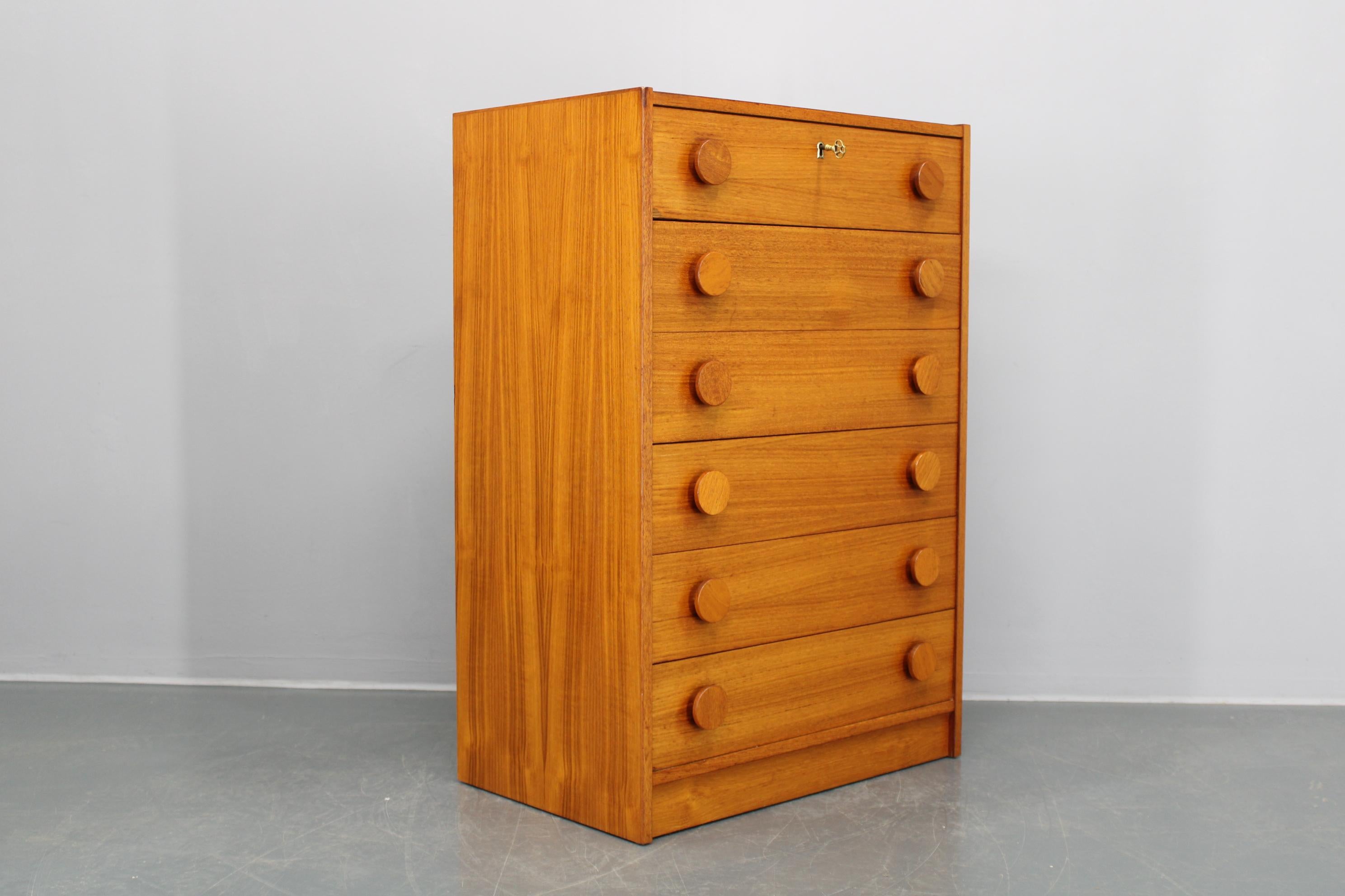 1970er Jahre Dänische Kommode aus Teakholz im Angebot 2