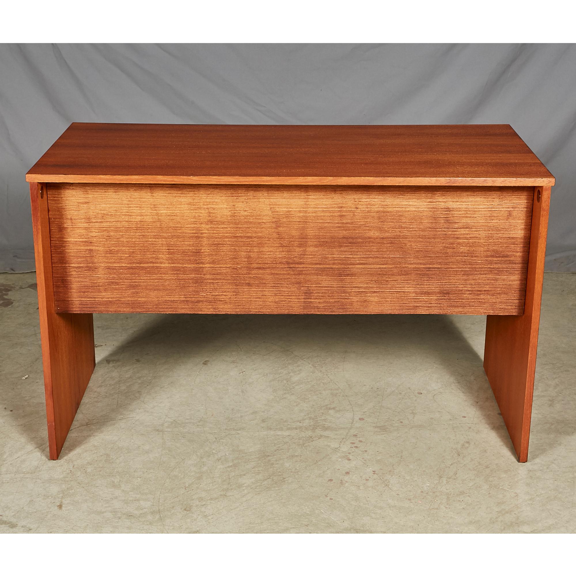 1970s Danish Teak Desk In Excellent Condition For Sale In Amherst, NH