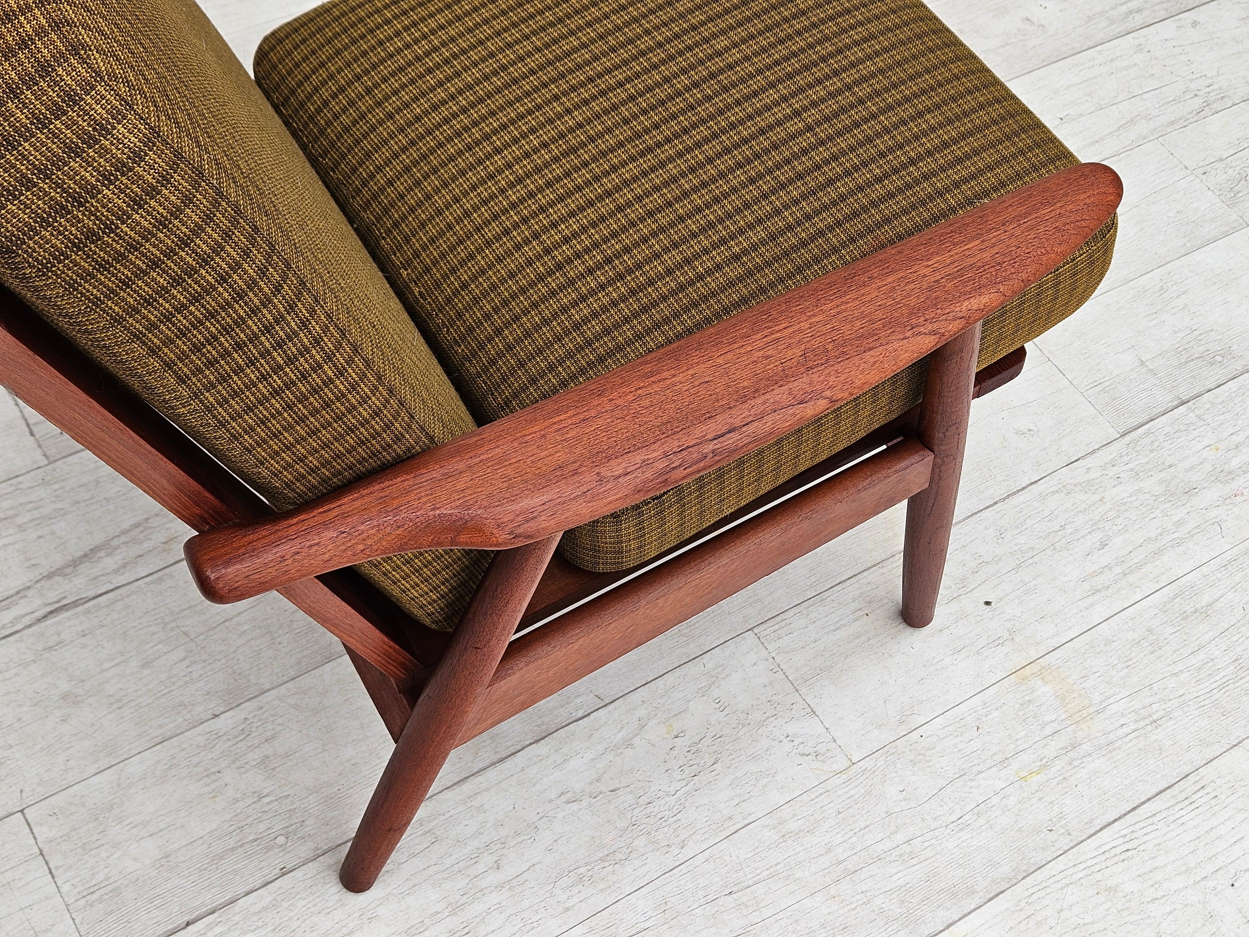1970er Jahre, dänischer Teakholz-Sessel, Originalzustand, grüner Möbelstoff. im Angebot 7