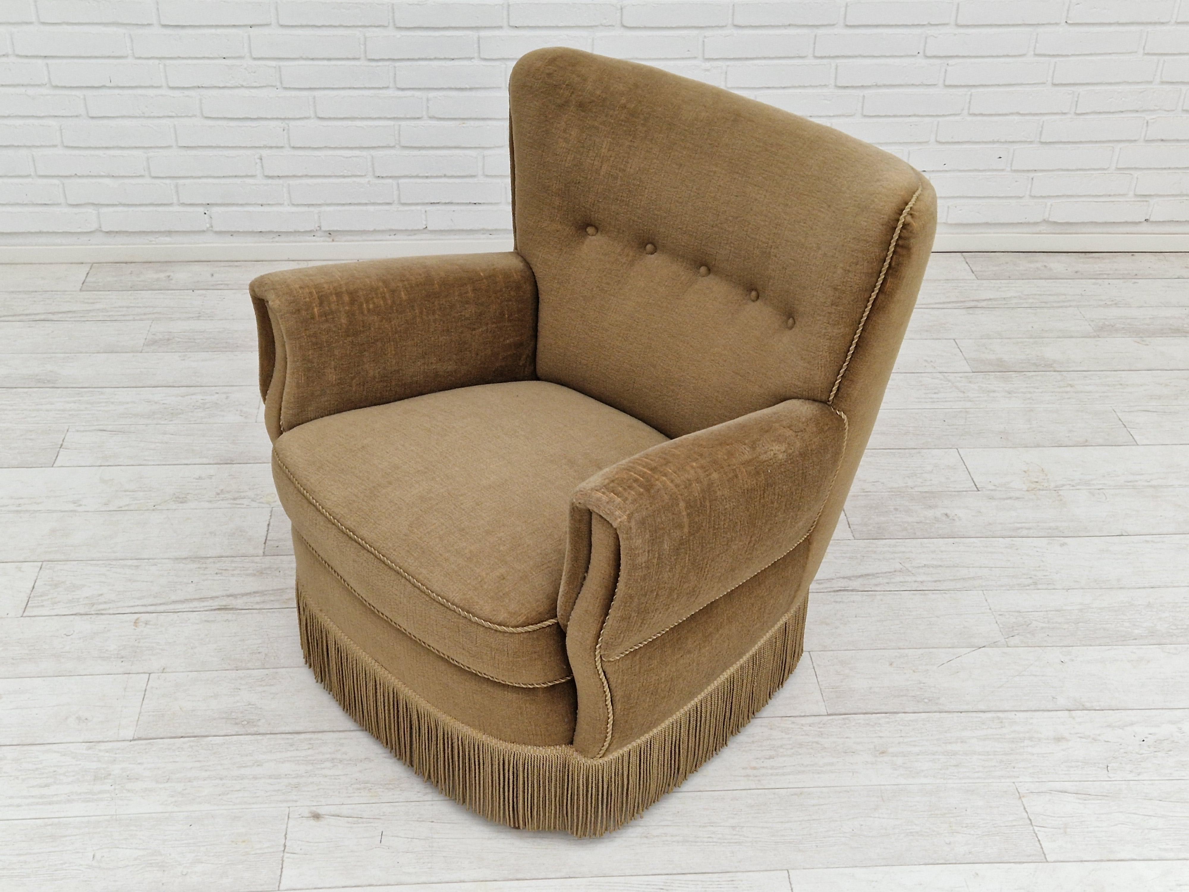 1970s, Danish velour chair, original condition, beech wood. In Good Condition In Tarm, 82