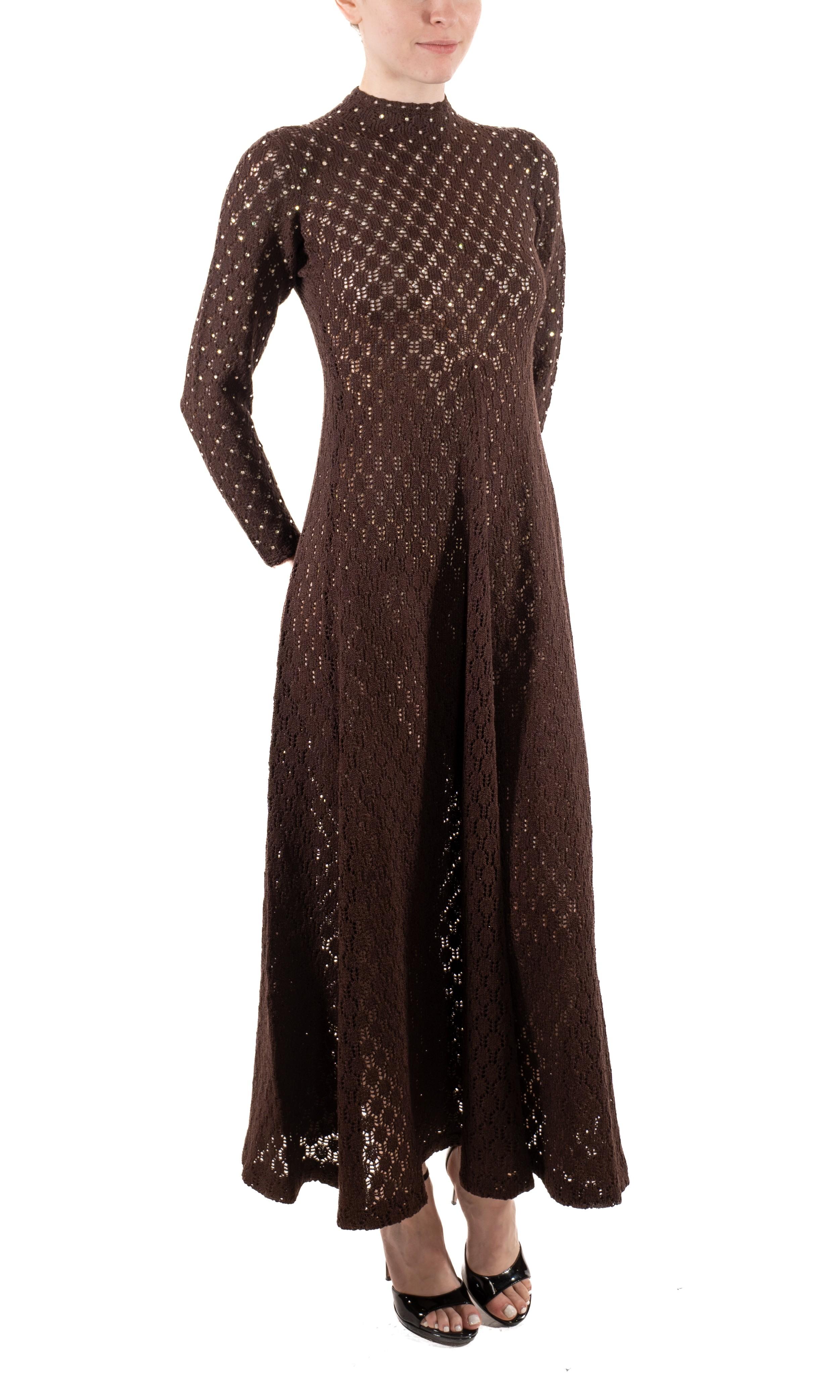 De las mujeres 1970S Vestido de manga larga de punto de mezcla de rayón semitransparente marrón chocolate oscuro en venta