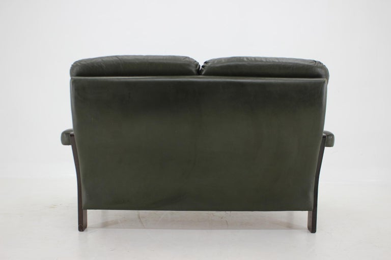 Dunkelgrünes 2SitzerSofa aus Leder, Dänemark, 1970er Jahre im Angebot
