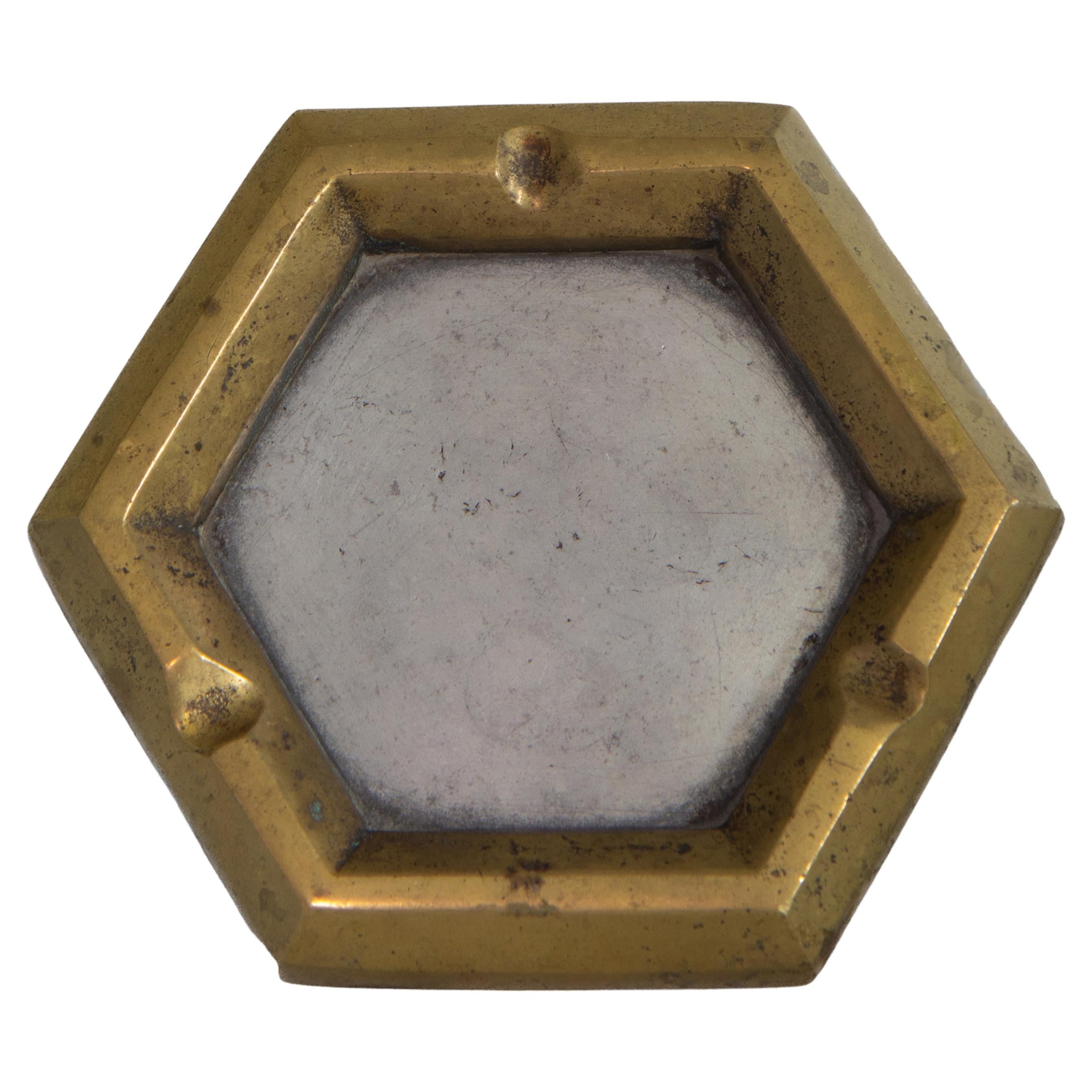 Cenicero hexagonal de latón y aluminio fundido David Marshall, años 70