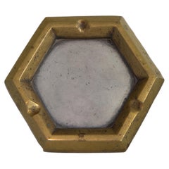 Cendrier hexagonal en laiton moulé et aluminium de David Marshall des années 1970