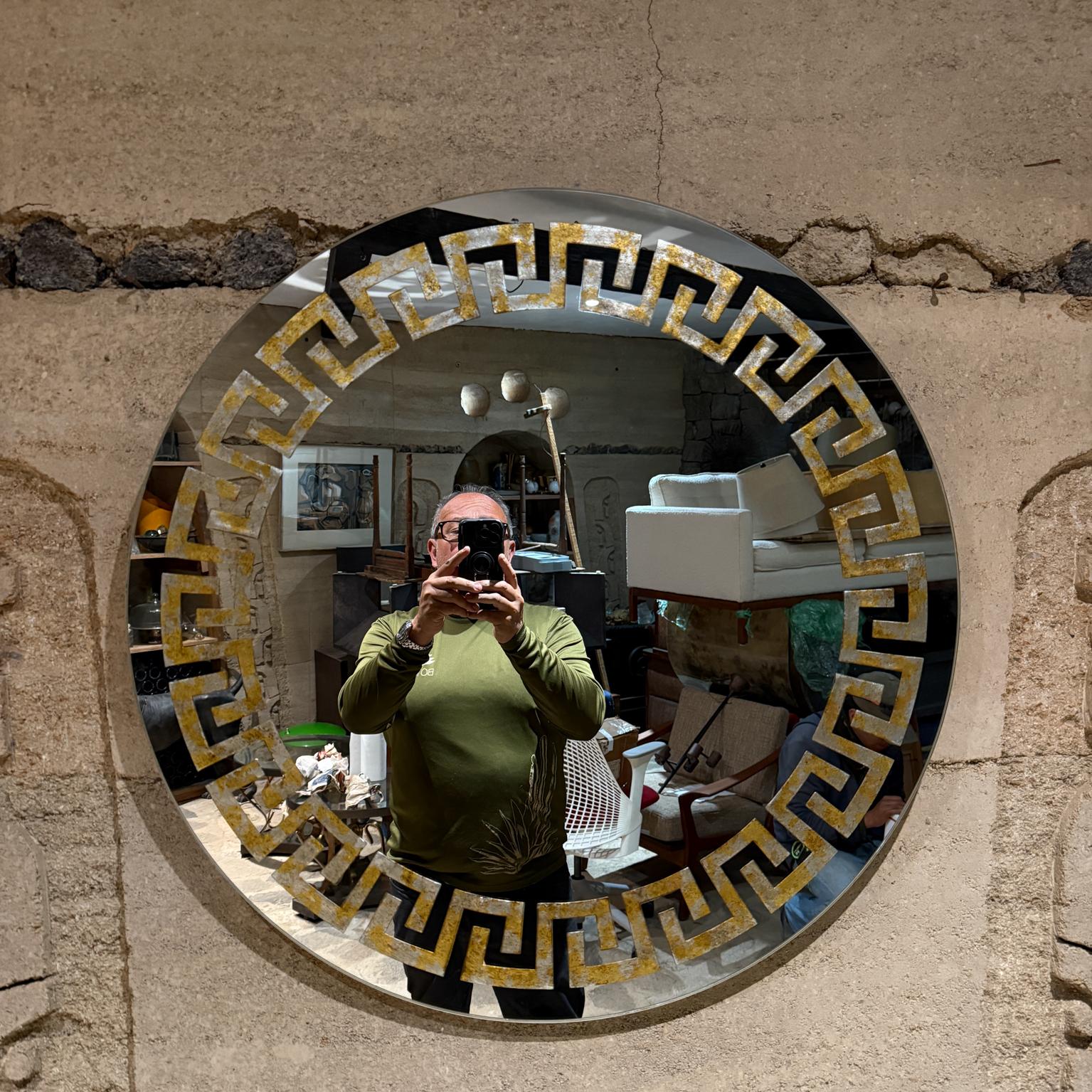 Modern 1970s David Marshall Circular Wall Mirror Églomisé Neoclassical Revival For Sale