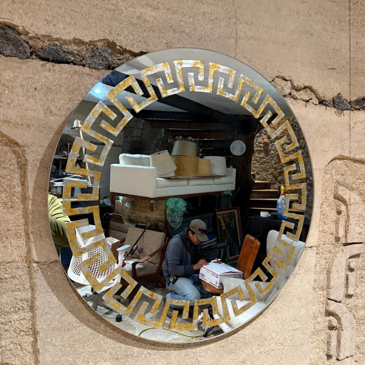 Spanish 1970s David Marshall Circular Wall Mirror Églomisé Neoclassical Revival For Sale