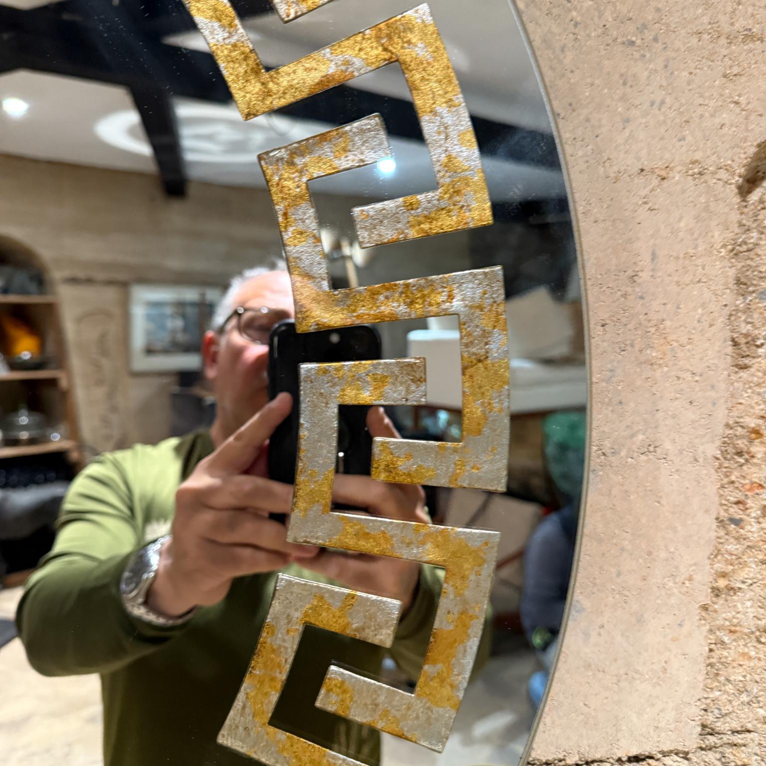 1970s David Marshall Circular Wall Mirror Églomisé Neoclassical Revival In Good Condition For Sale In Chula Vista, CA