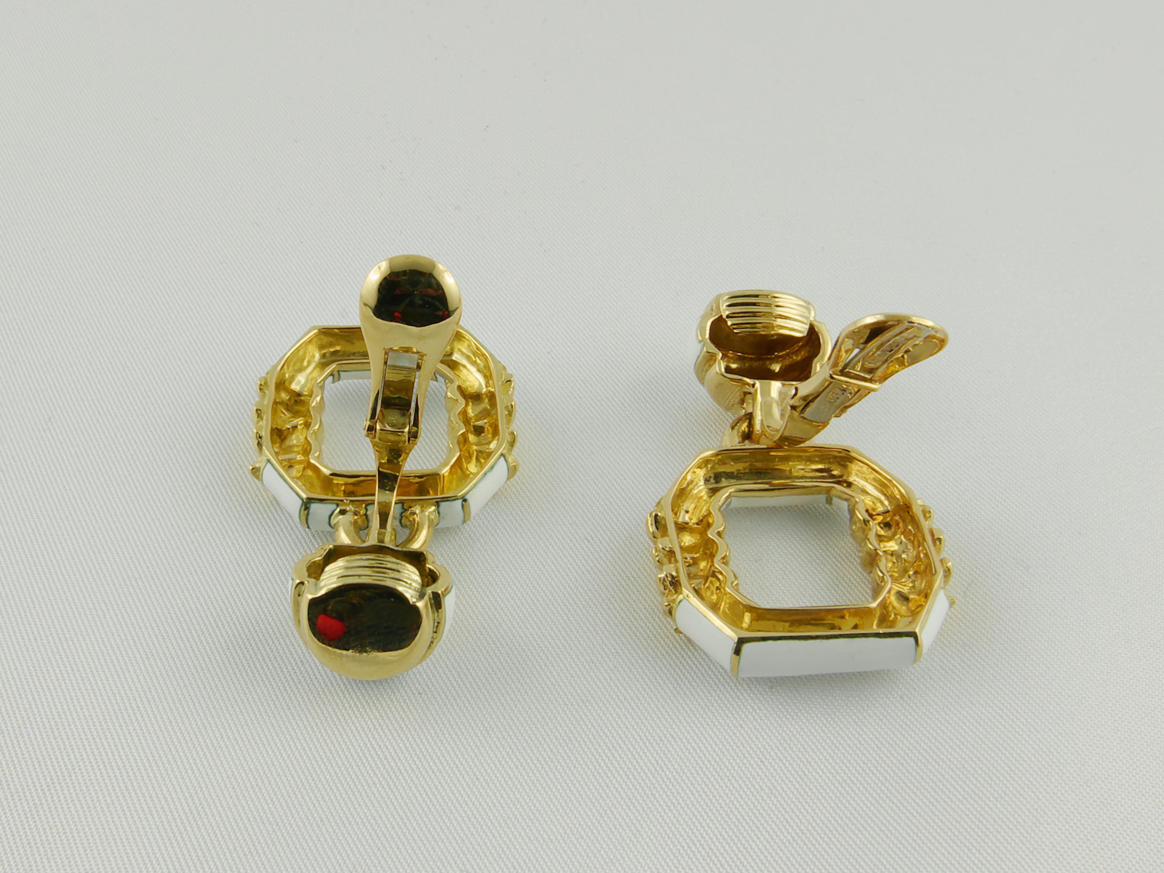 David Webb timeless and extremely wearable Ear Pendants in Yellow 18 karat Gold and White Enamel. Crafted with uncompromising attention to detail and with the finest materials in the 1970s.
These imposing door knocker style Earrings have an