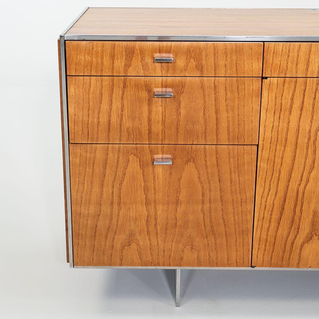 Anni '70 Davis Allen di SOM Credenza personalizzata in Oak / Chrome General Fireproofing Co. in vendita 3