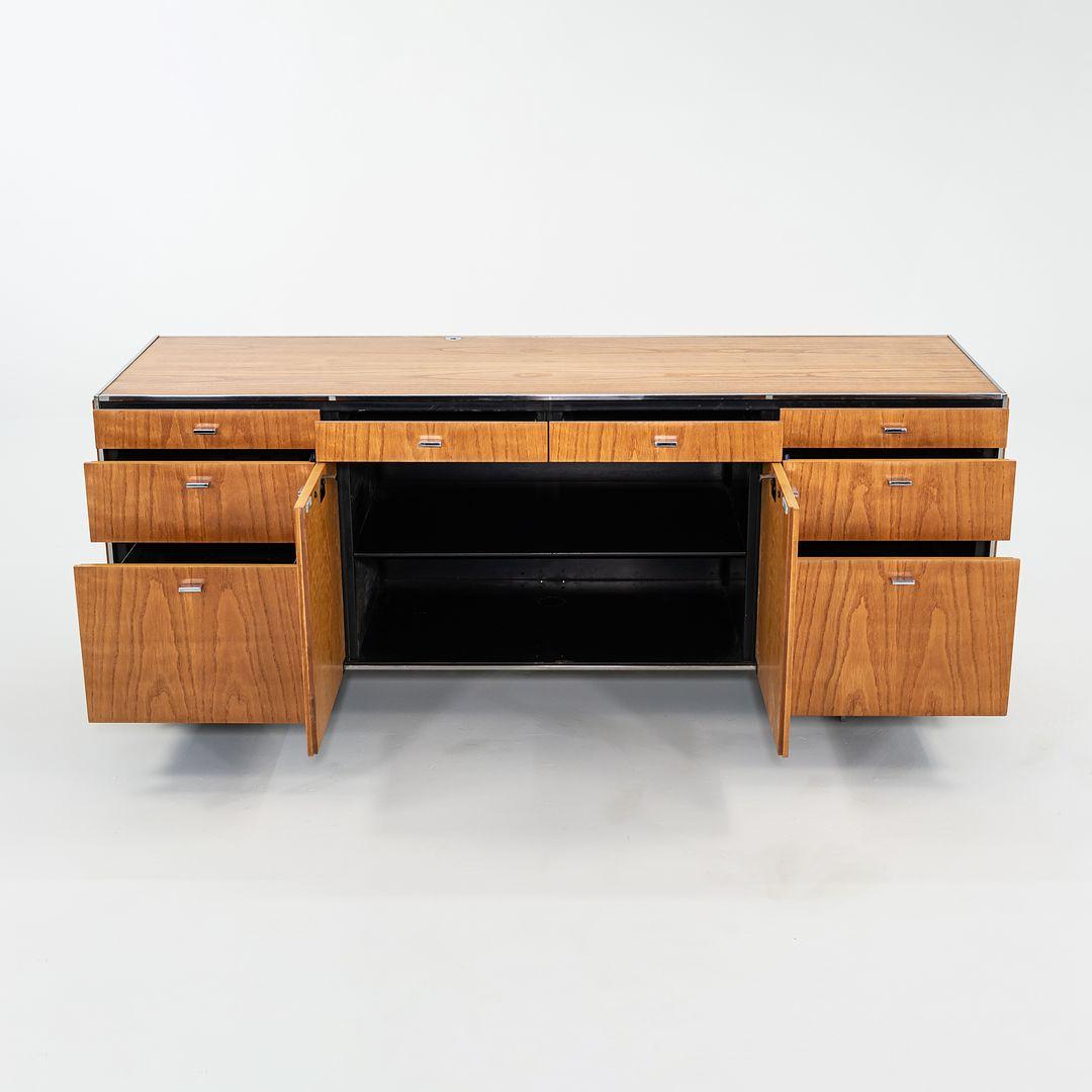 Anni '70 Davis Allen di SOM Credenza personalizzata in Oak / Chrome General Fireproofing Co. In condizioni buone in vendita a Philadelphia, PA
