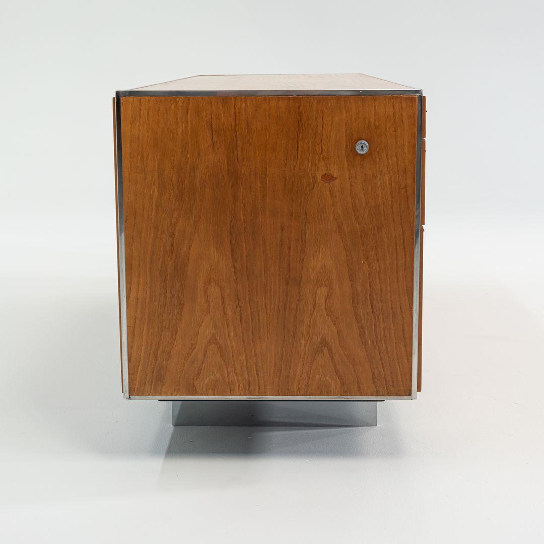 Anni '70 Davis Allen di SOM Credenza personalizzata in Oak / Chrome General Fireproofing Co. in vendita 1