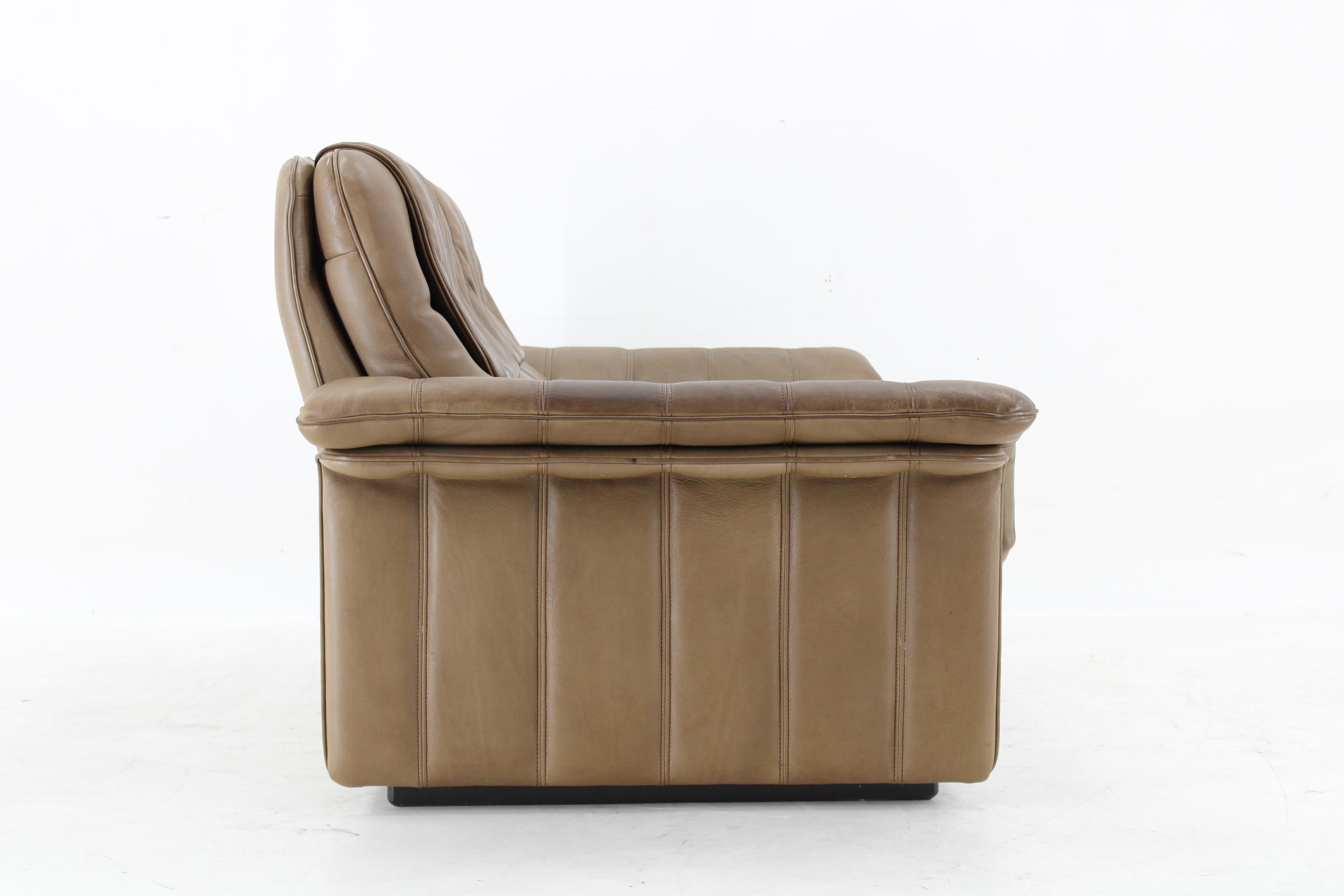 De sede Exklusives Buffalo-Leder-Sofa mit 2-Sitzern, Schweiz, 1970er Jahre (Schweizerisch) im Angebot