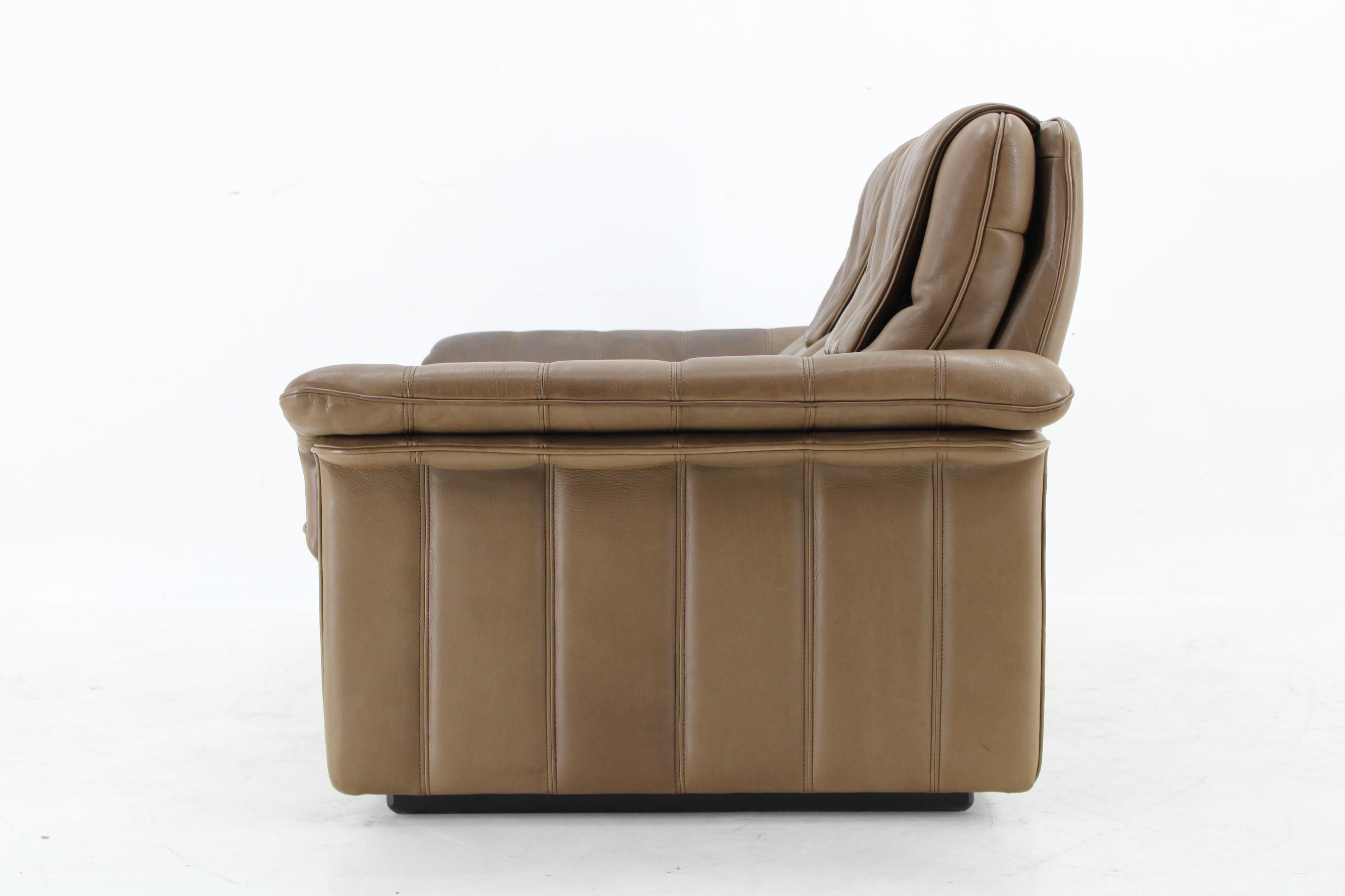 De sede Exklusives Buffalo-Leder-Sofa mit 2-Sitzern, Schweiz, 1970er Jahre (20. Jahrhundert) im Angebot