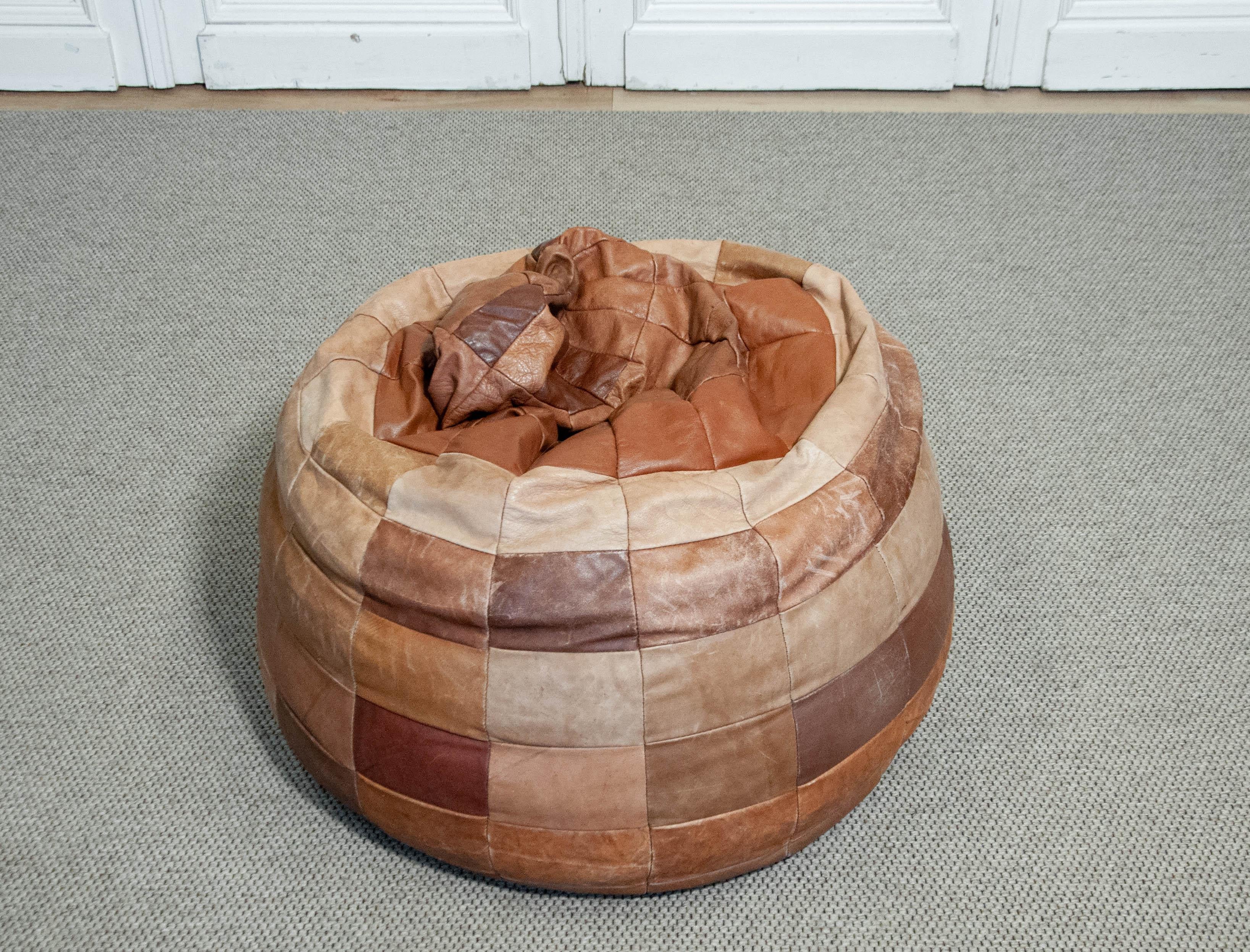 Pelle Patchwork in pelle de Sede anni '70  Sacco a pelo, Pouf in vendita