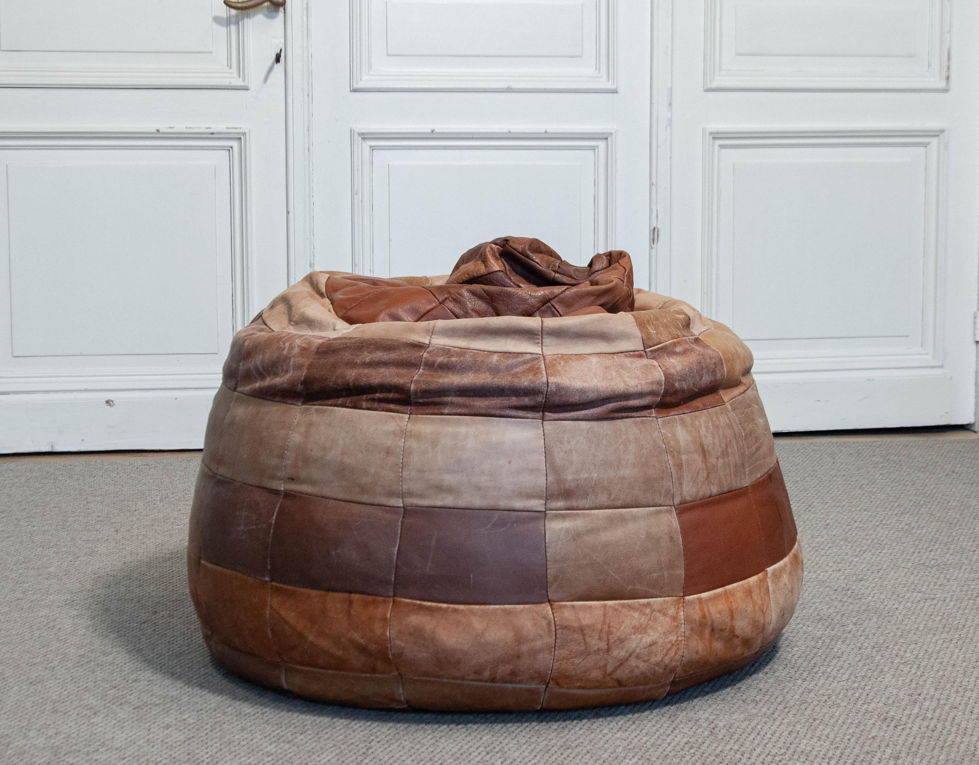 Patchwork in pelle de Sede anni '70  Sacco a pelo, Pouf in vendita 3
