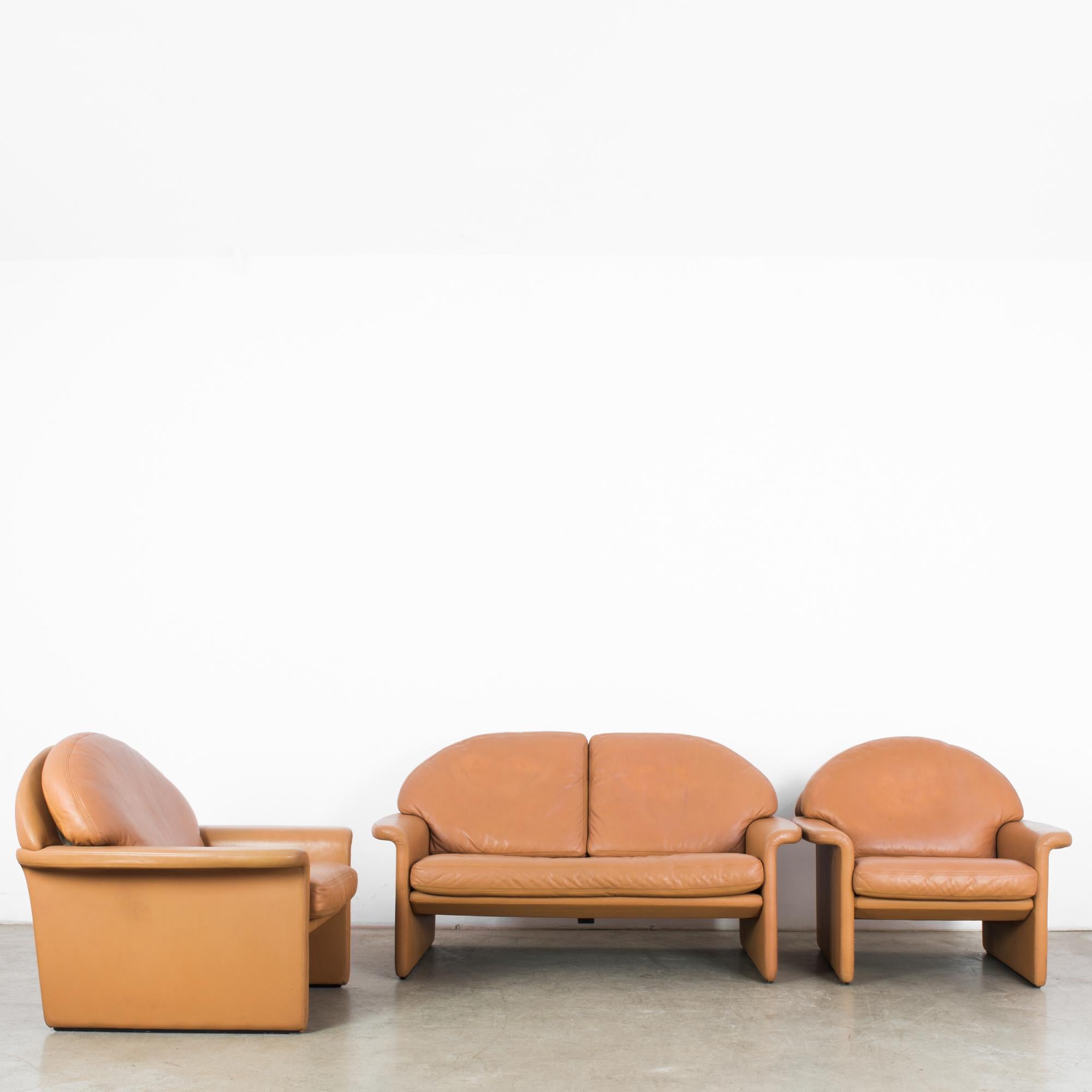 Mid-Century Modern 1970s De Sede Leather Sofa and Pair of Armchairs