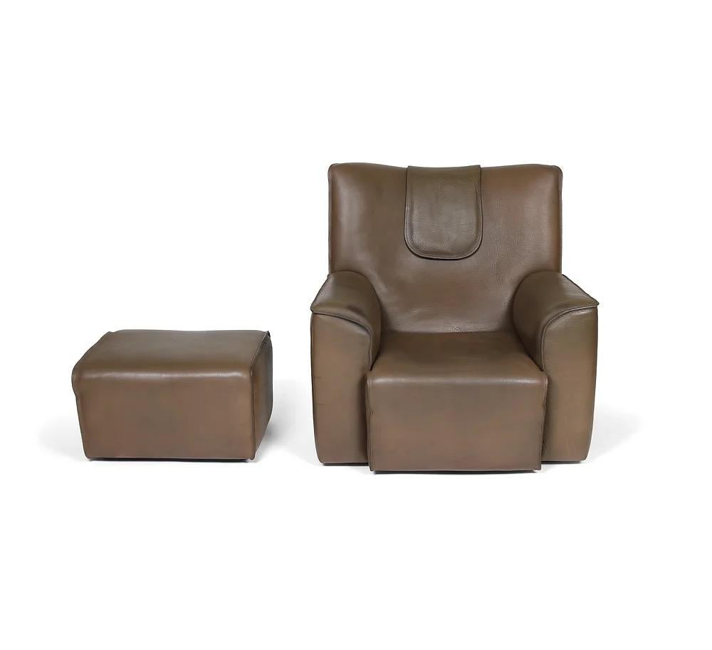 Swiss 1970s De Sede Lounge Chair and Ottoman in Thick Leather For Sale