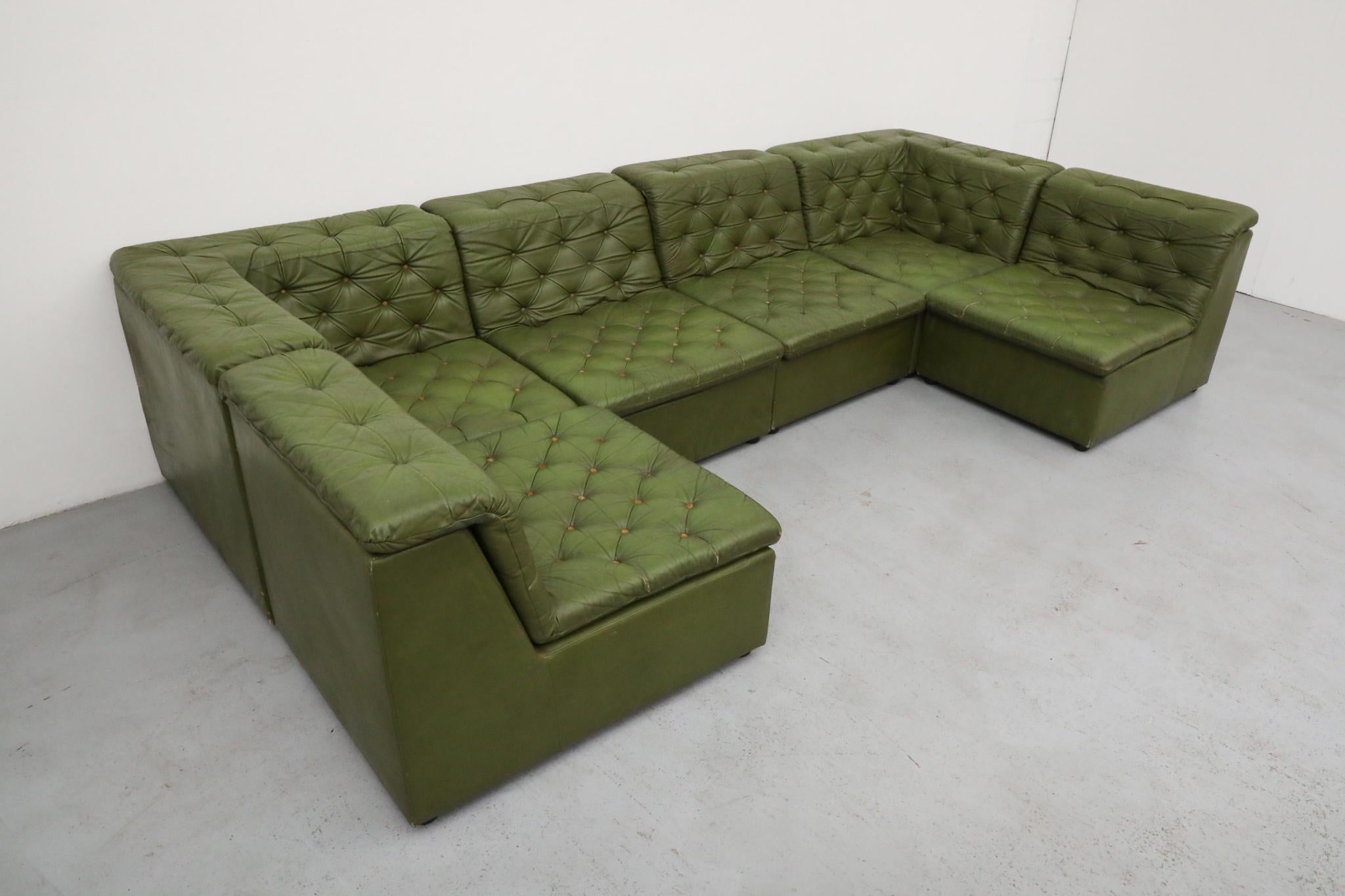 1970er de Sede Style Grünes getuftetes Leder Modulares Sektionssofa im Zustand „Gut“ im Angebot in Los Angeles, CA