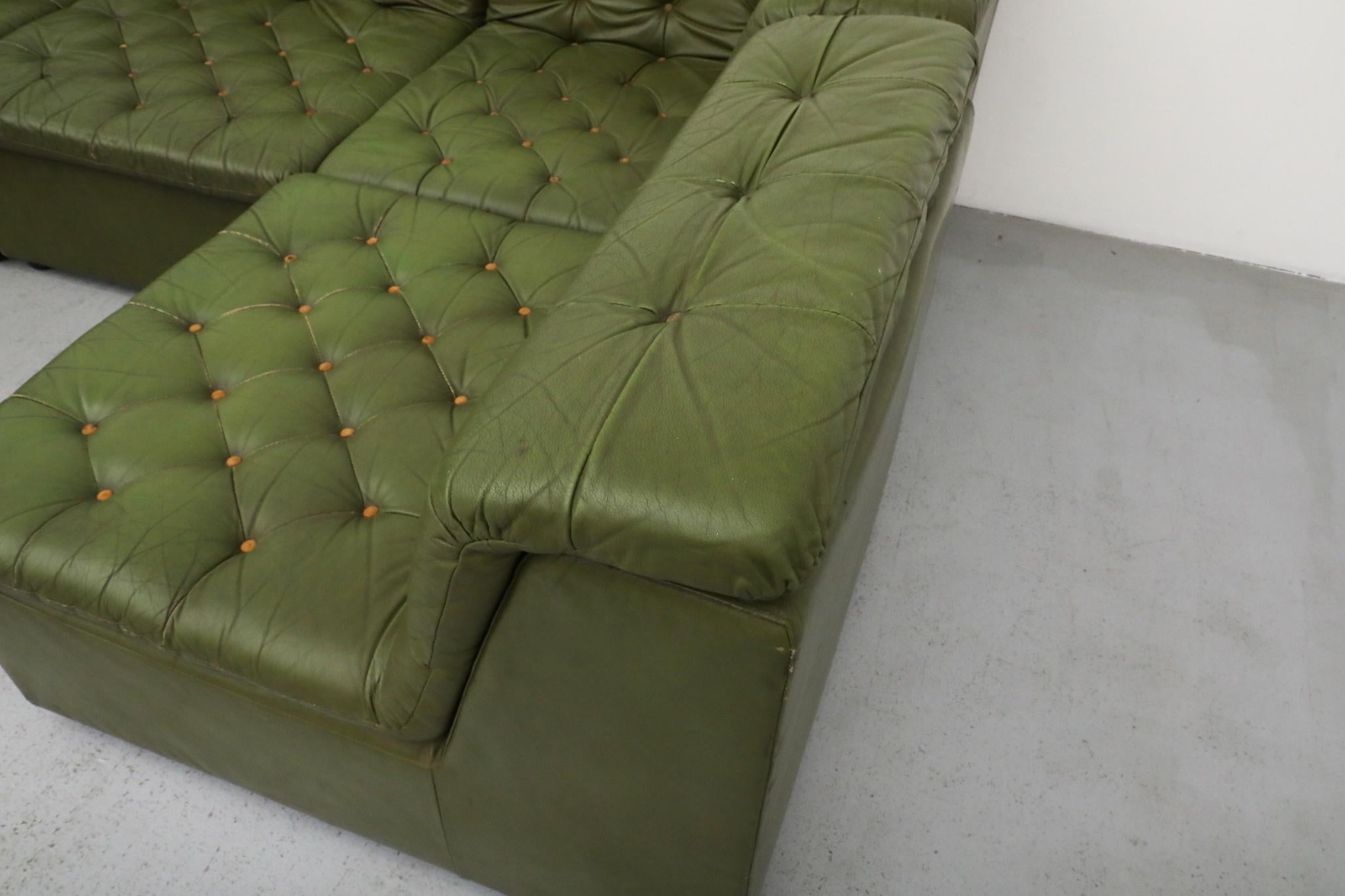 1970er de Sede Style Grünes getuftetes Leder Modulares Sektionssofa im Angebot 3