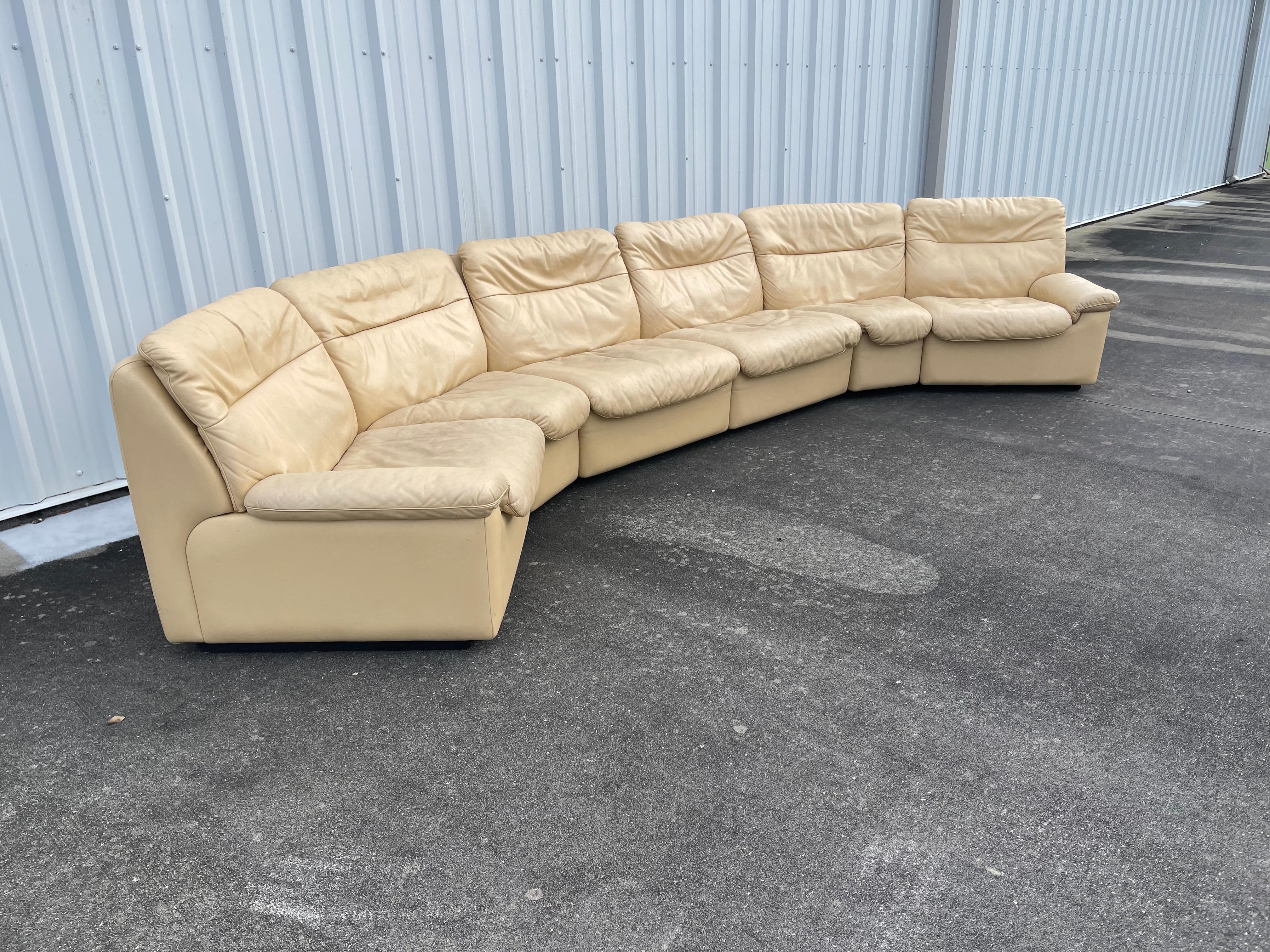 Fabulous vintage De Sede leather sectional sofa. Modular pieces mean myriad options for arrangement. Six (6) pieces in total: 2 end pieces, 2 corner pieces, and 2 armless pieces for the center or as complementary slipper chairs. Matching DS63