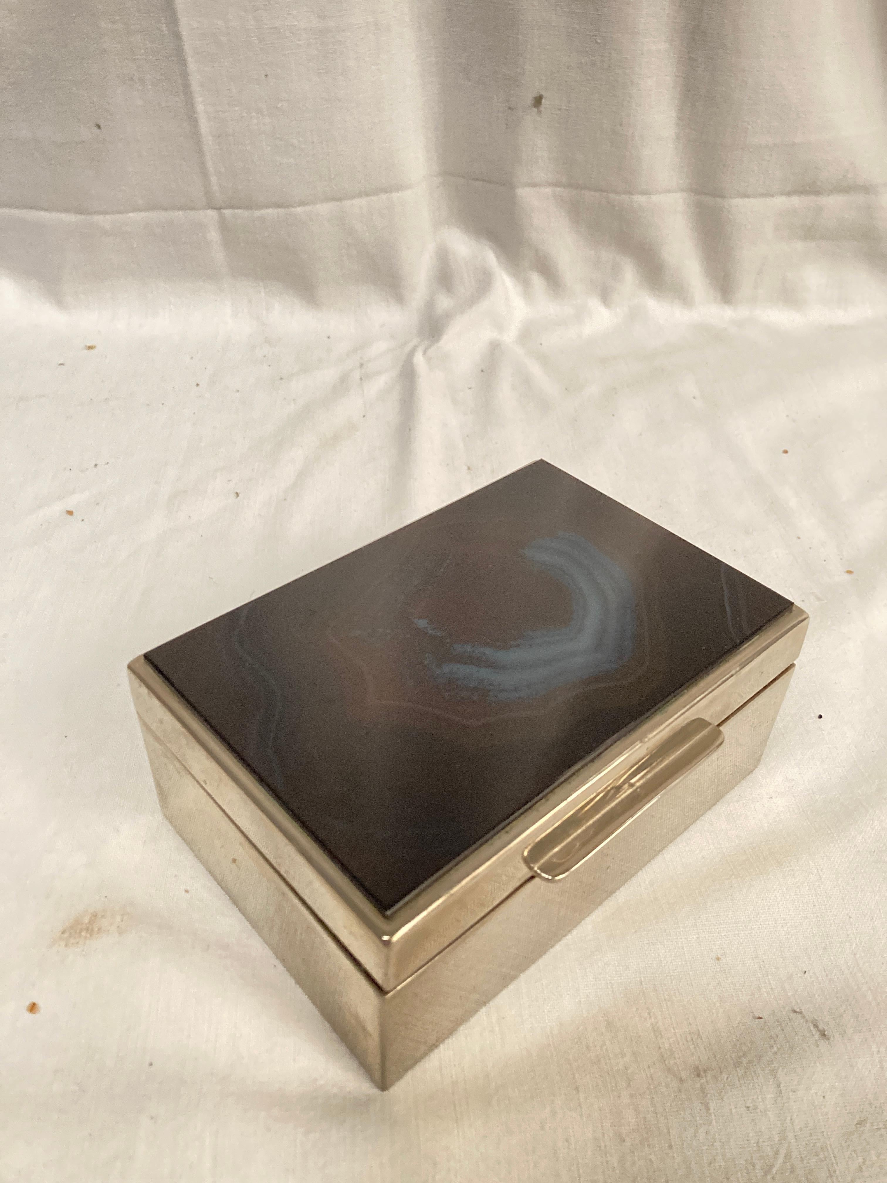 Caja decorativa plateada de los años 70 
atribuido a Maria Pergay