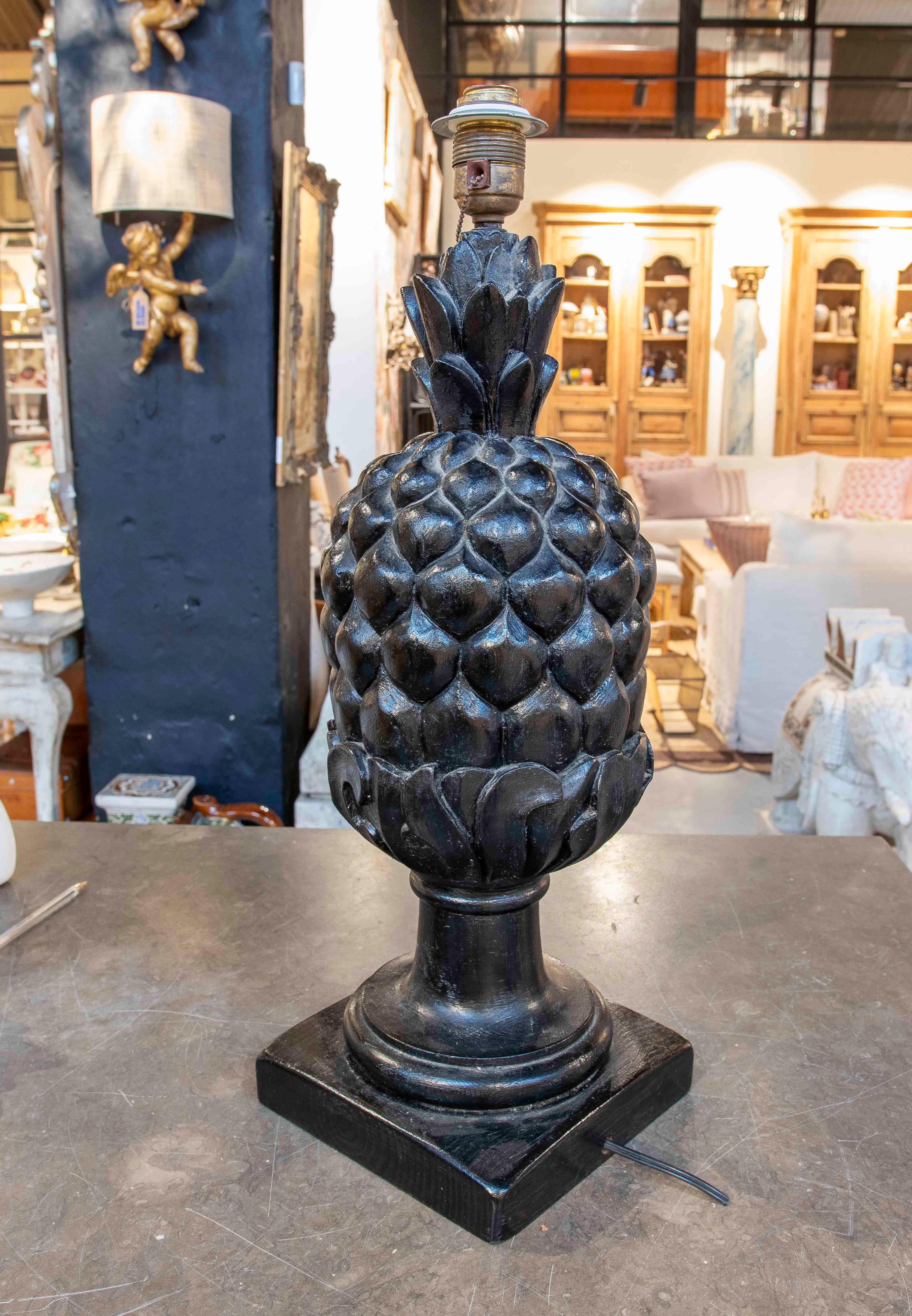 Espagnol Lampe décorative des années 1970 avec base en forme d'ananas noir en vente
