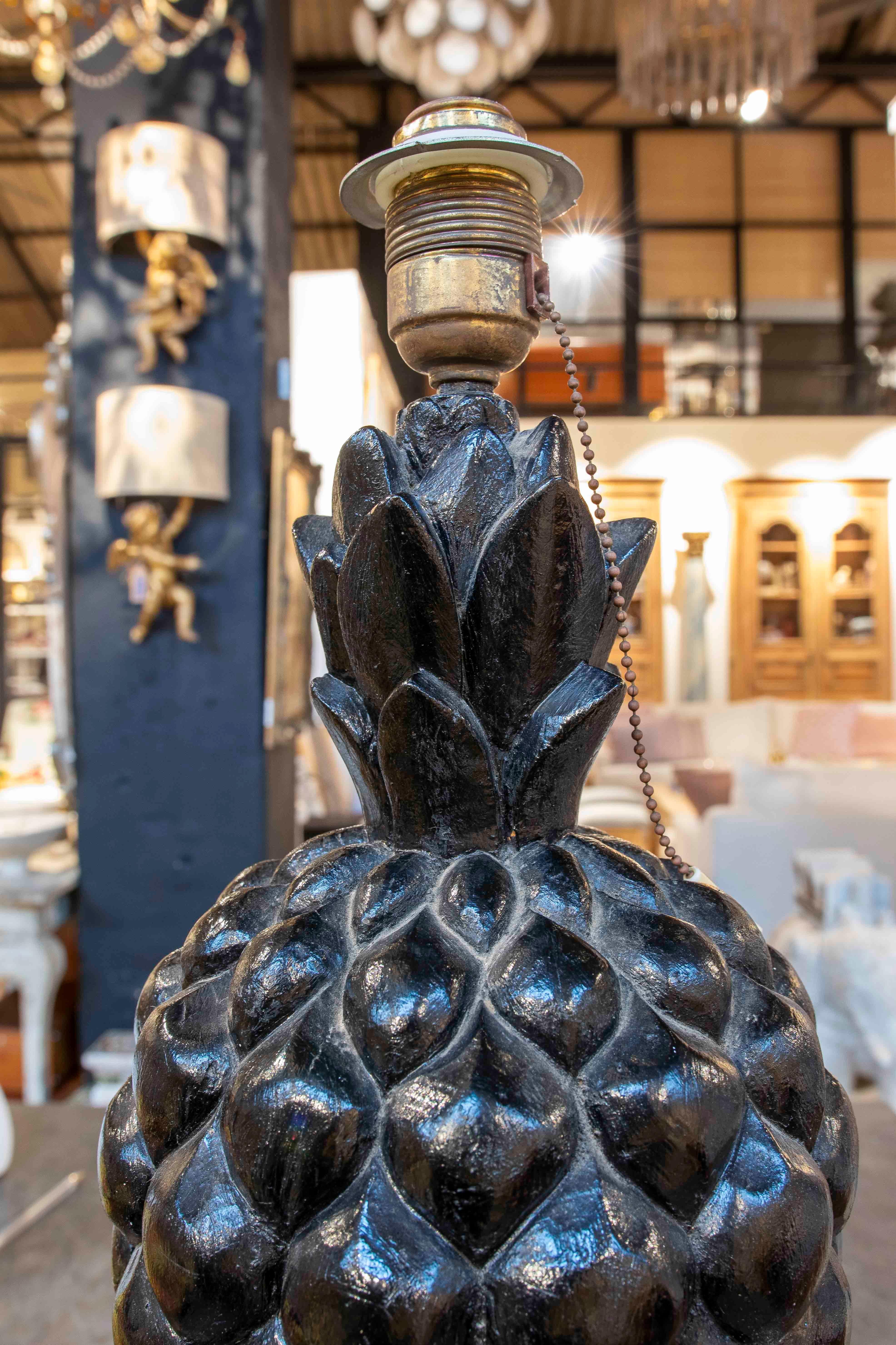 Lampe décorative des années 1970 avec base en forme d'ananas noir en vente 1